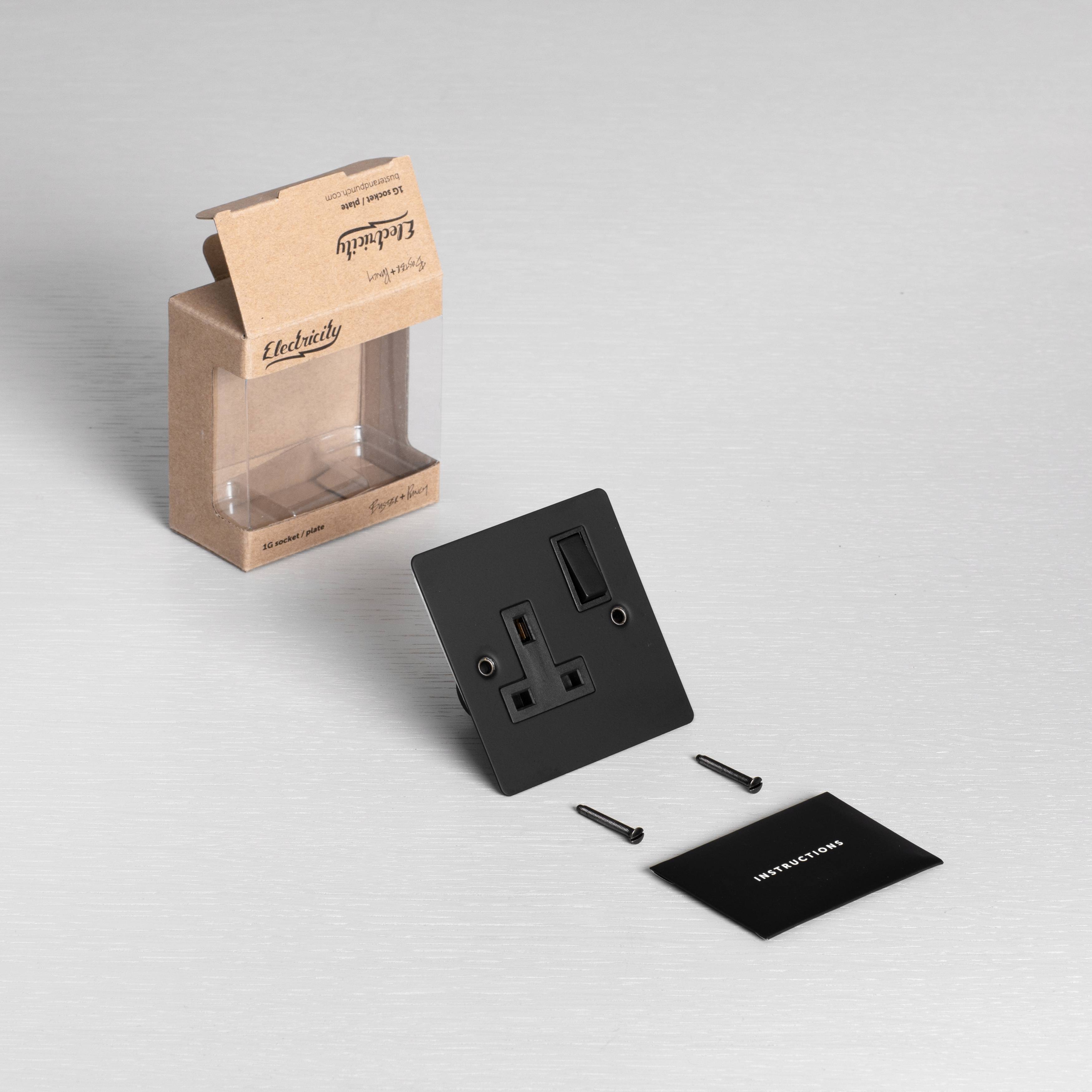 Buster + Punch 1G UK Plug Socket