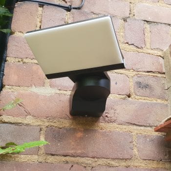 Thinking of Fitting a Security Light? 3 Important Factors to Consider