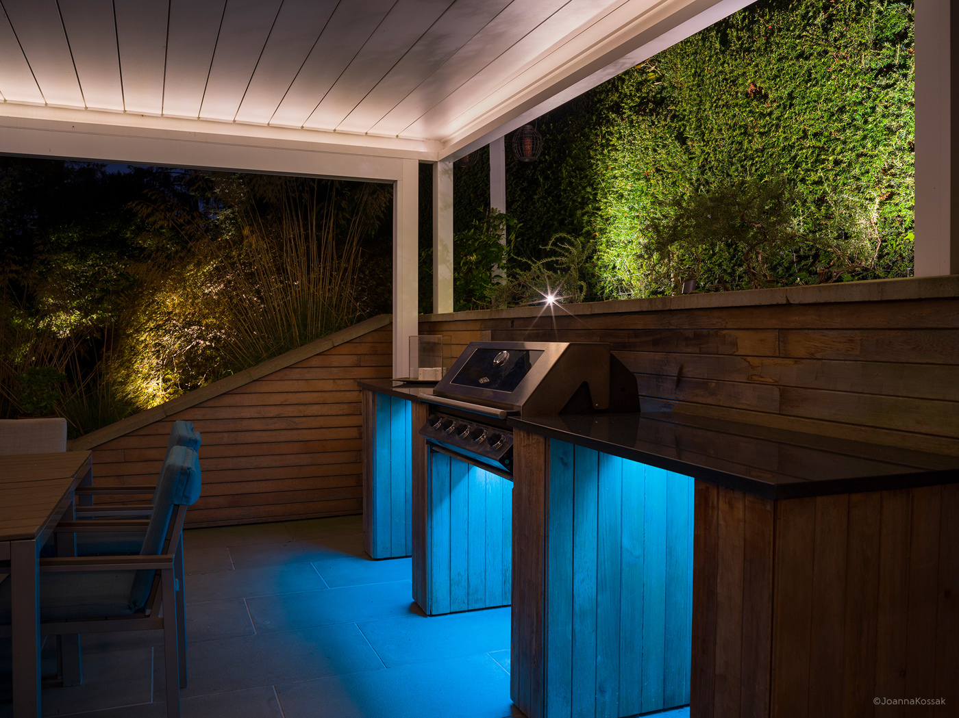 Choose the best outdoor lighting colour temperatures for your garden