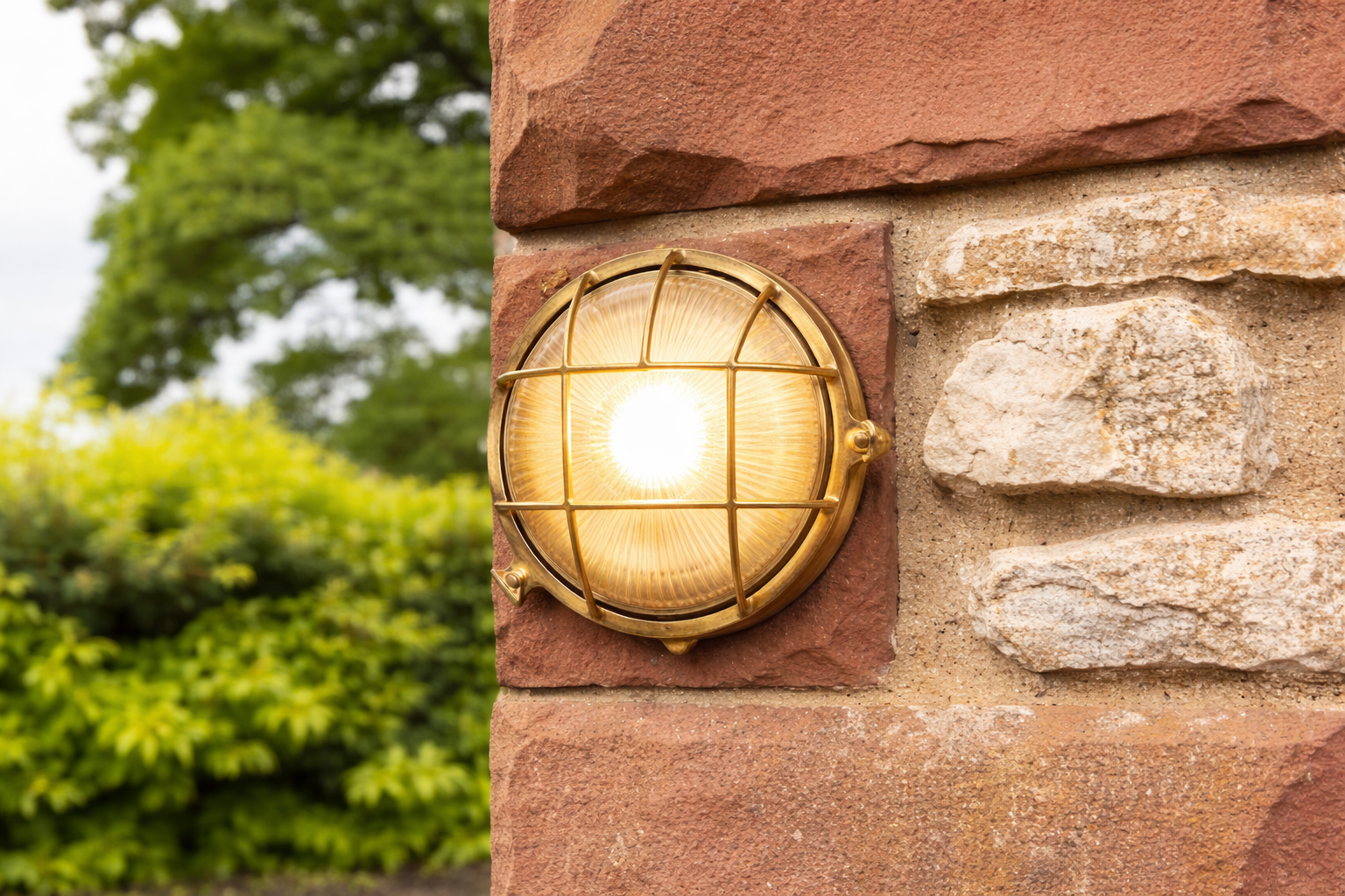 Navigator Grand cabin porthole bulkhead Wall Light - Raw Brass