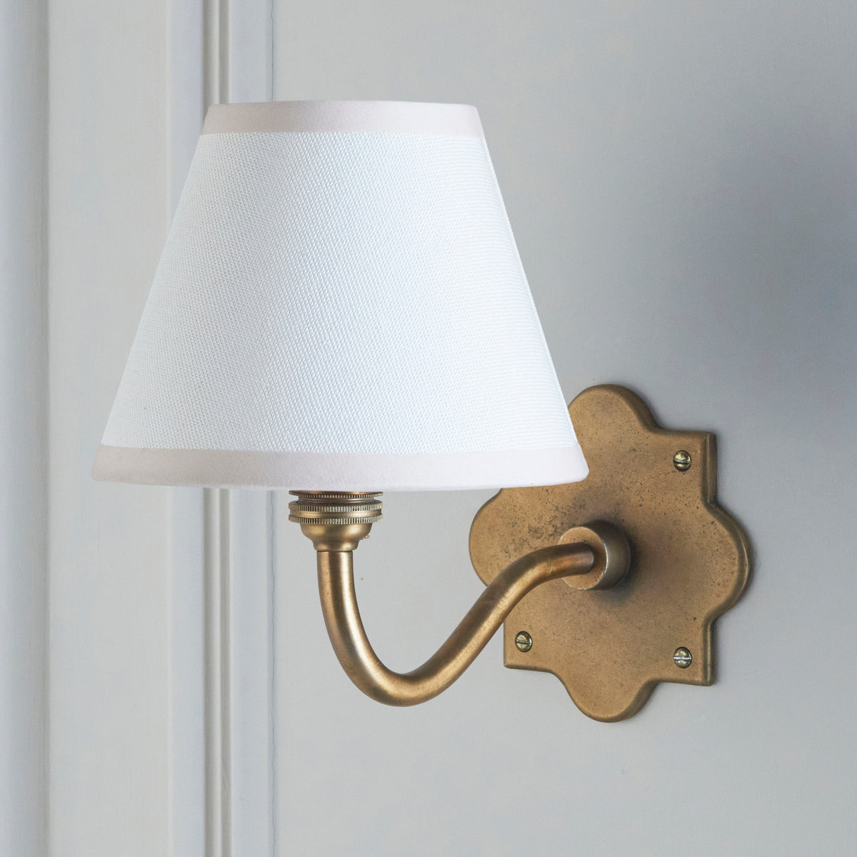 Endon Anvil Curve Wall Light - Antique Brass & Ivy 16cm Vintage White Fabric Shade - detail image 5
