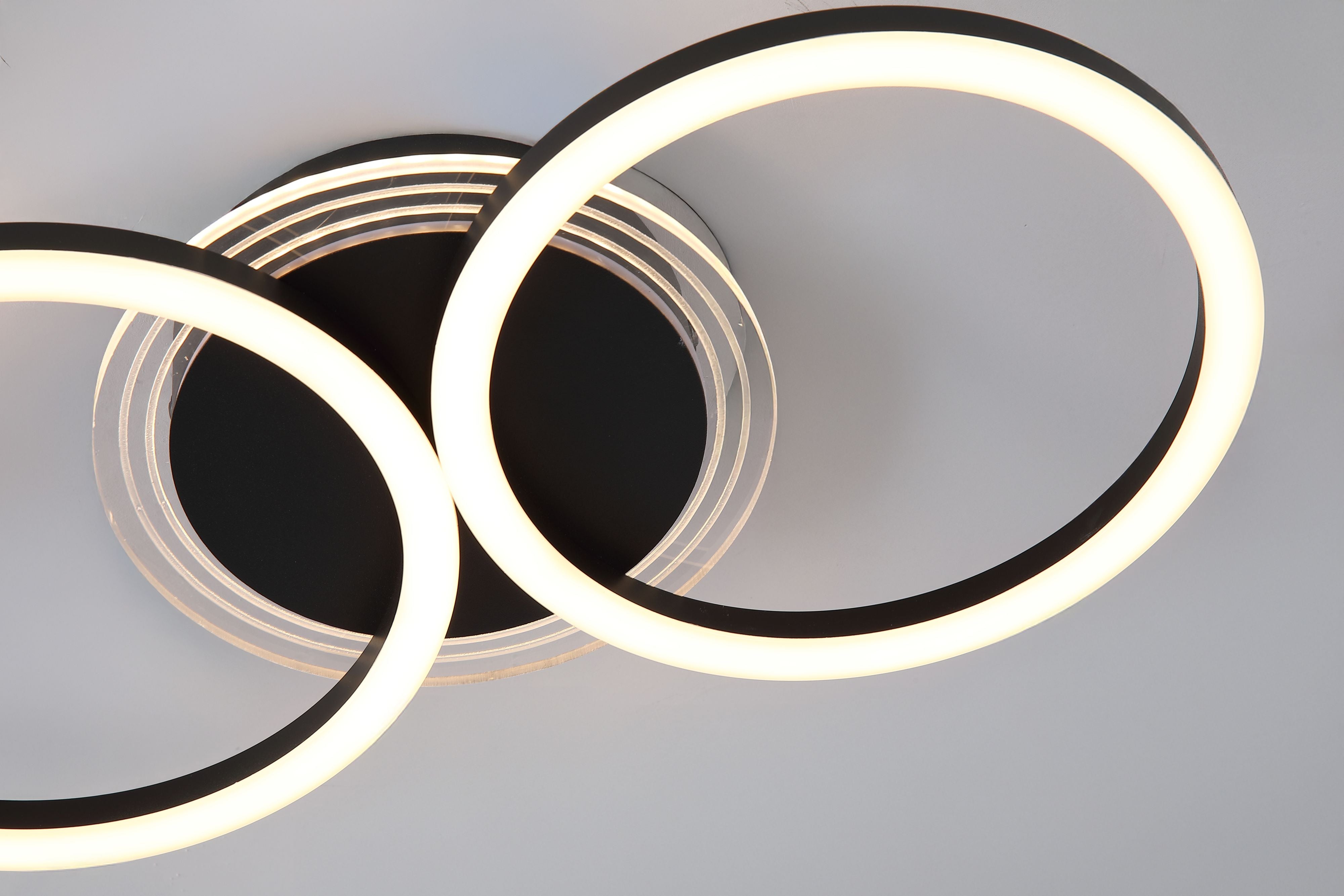 Close up detail of the Contour double ring's lit edges and black centre plate