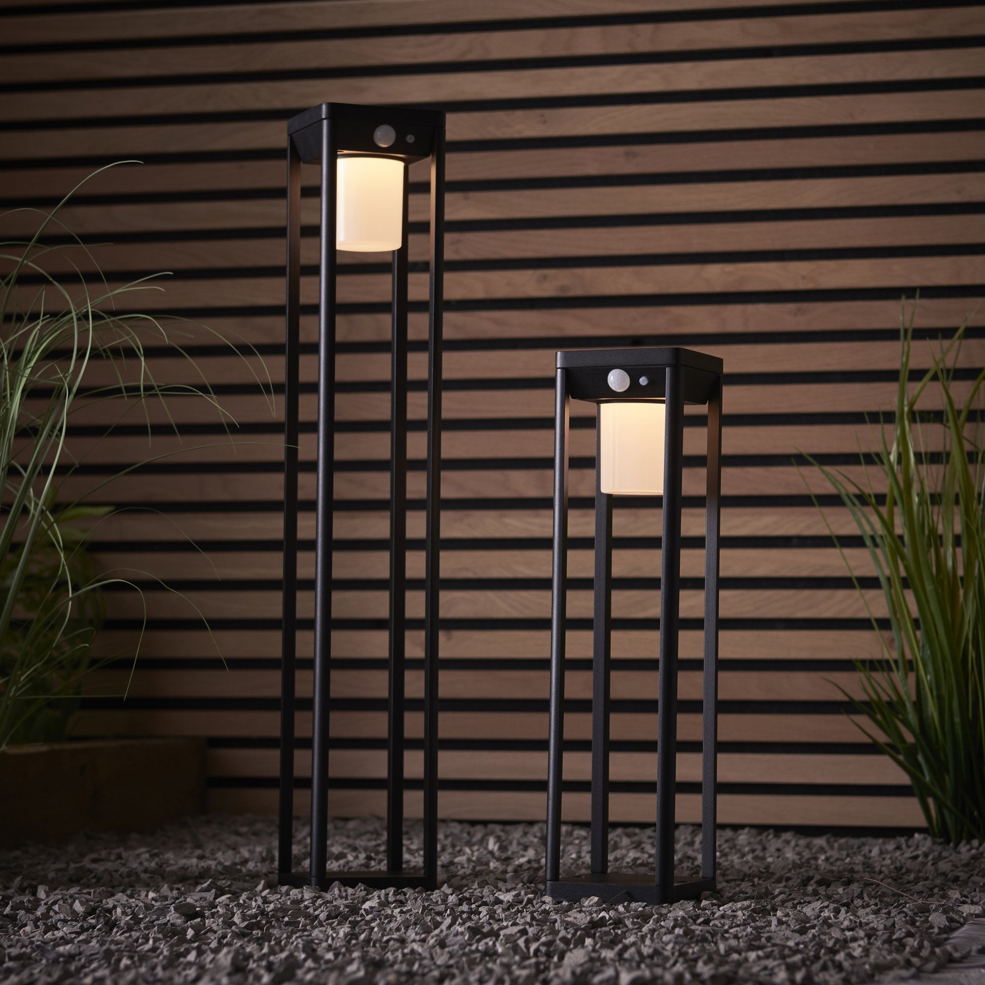 Endon Hallam Single Light Post Light - Photocell And PIR - Solar -  Textured Black & White Pc