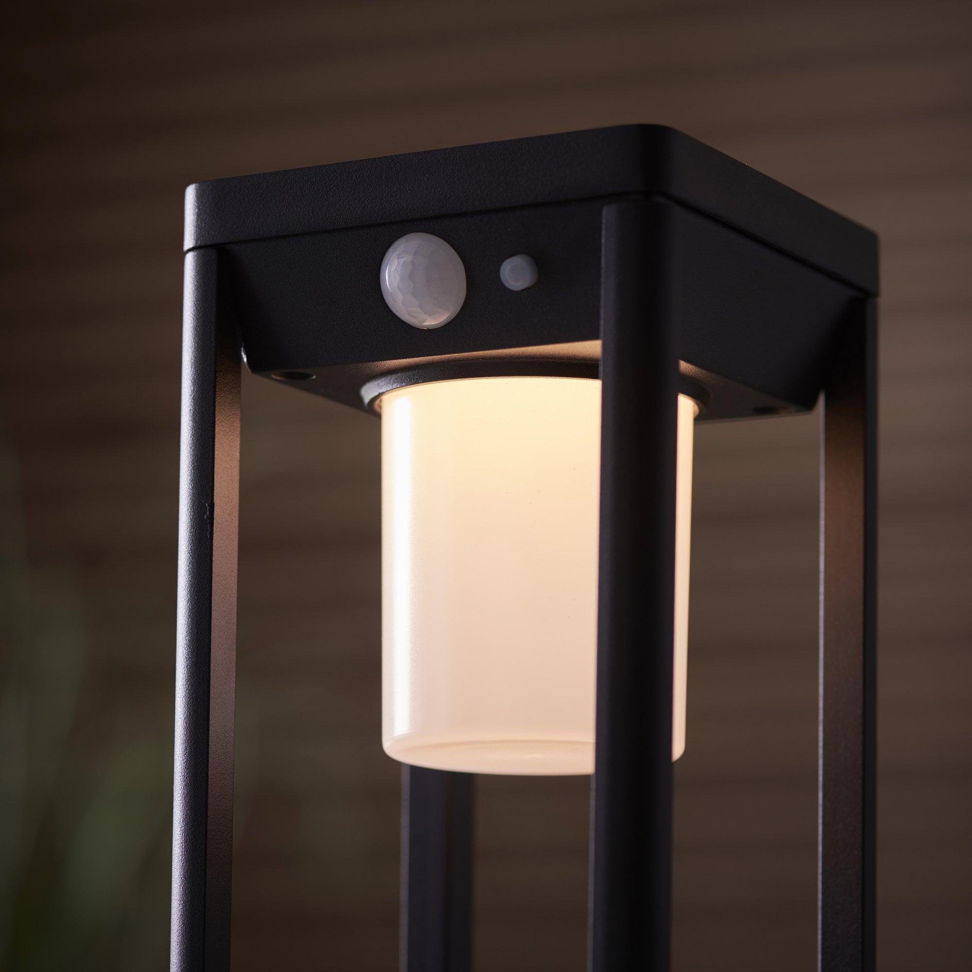 Endon Hallam Single Light Post Light - Photocell And PIR - Solar -  Textured Black & White Pc