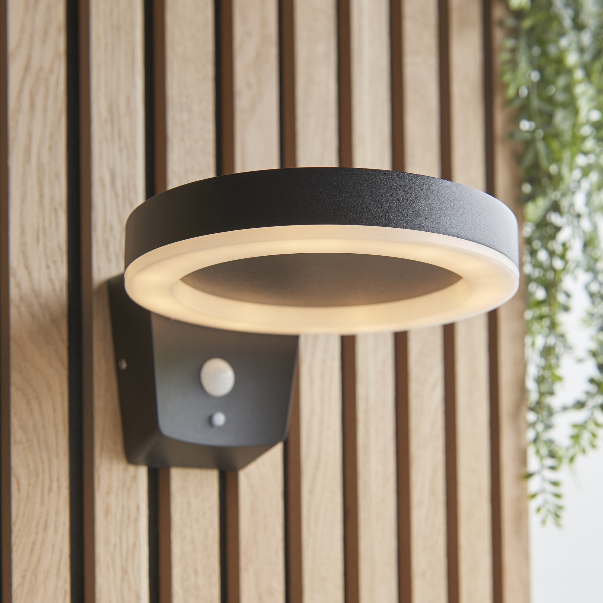 Endon Ebro Single Light Wall - Photocell And Pir - Solar -  Textured Black & White Pc