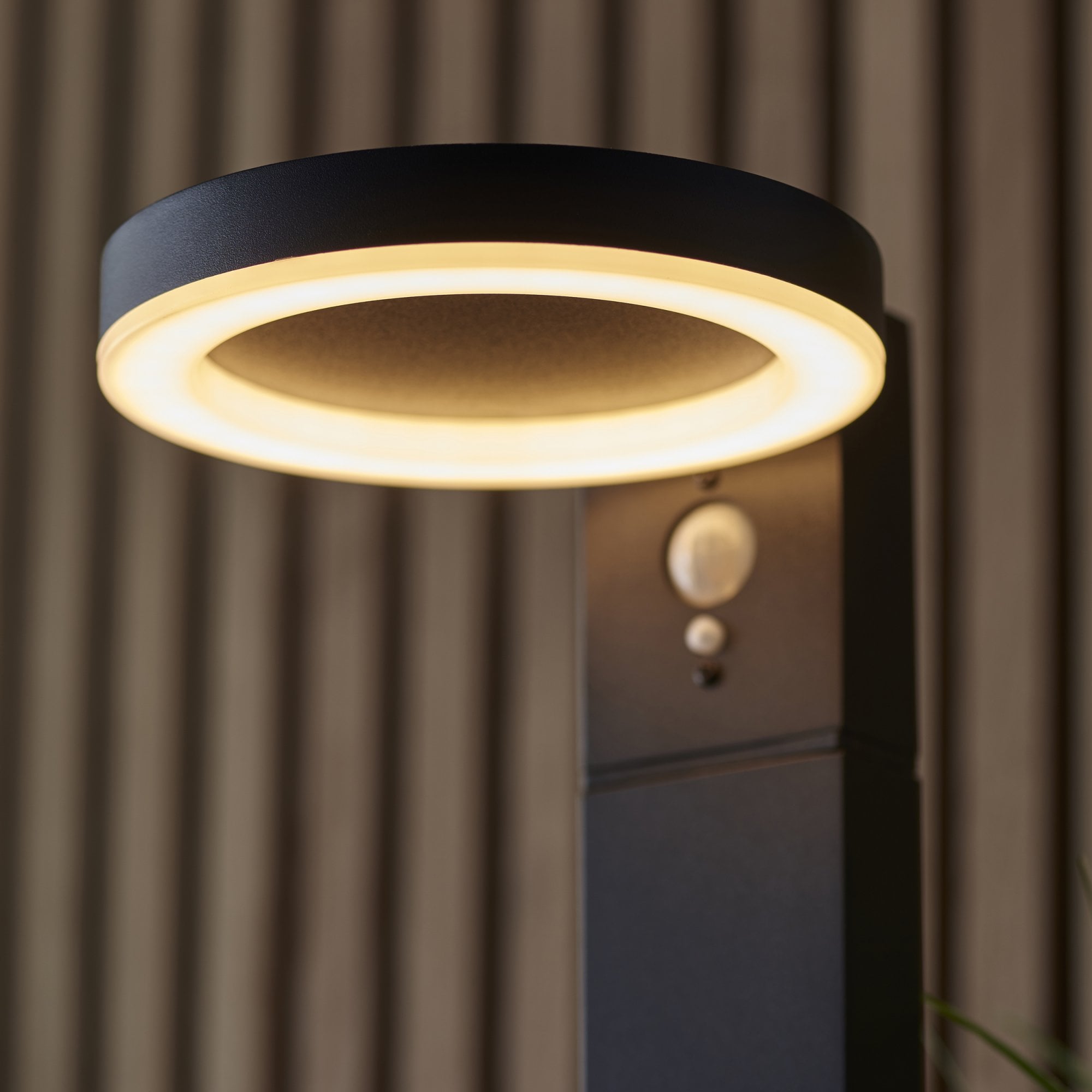 Endon Ebro Single Light Floor Lamp - Photocell And PIR - Solar -  Textured Black & White Pc
