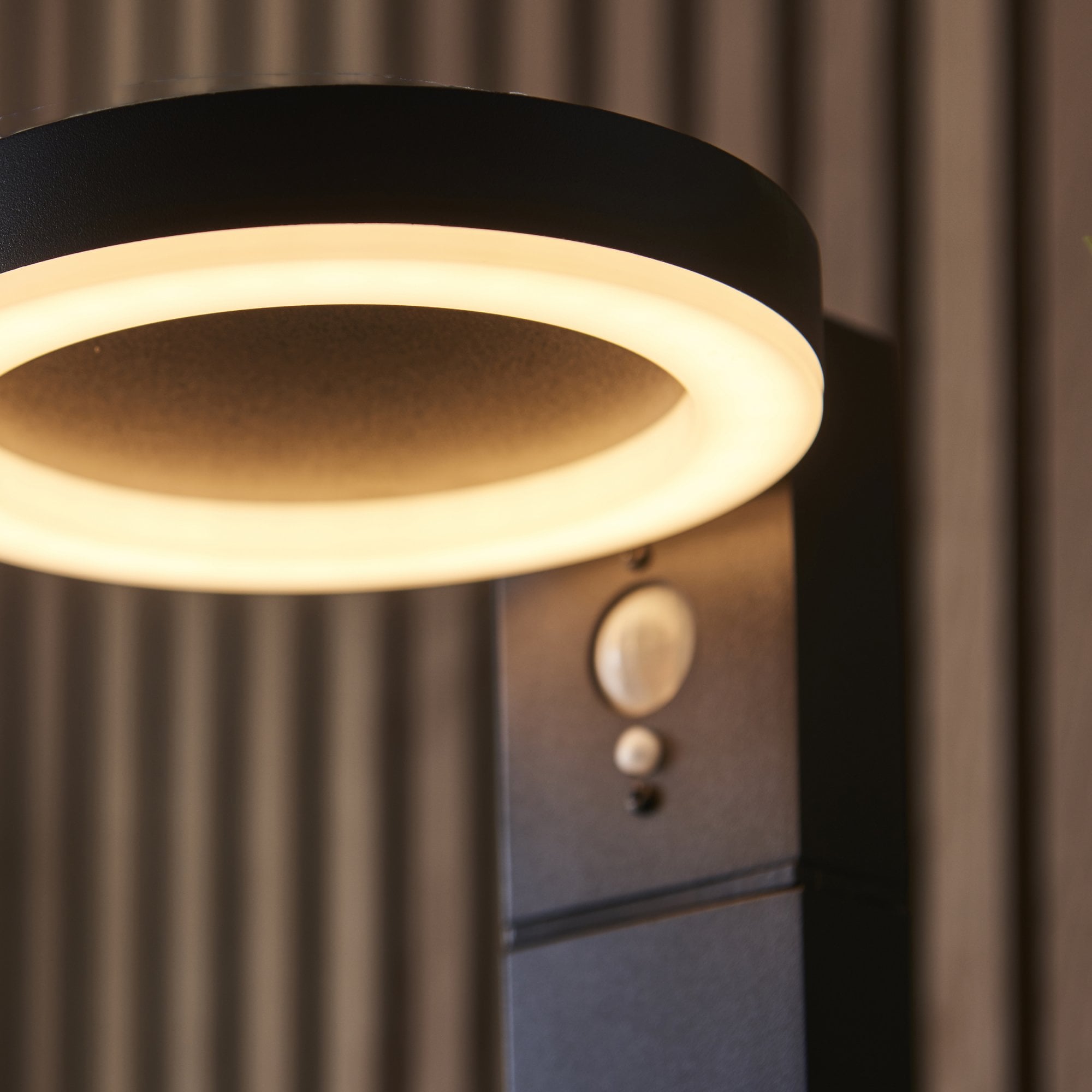 Endon Ebro Single Light Floor Lamp - Photocell And PIR - Solar -  Textured Black & White Pc