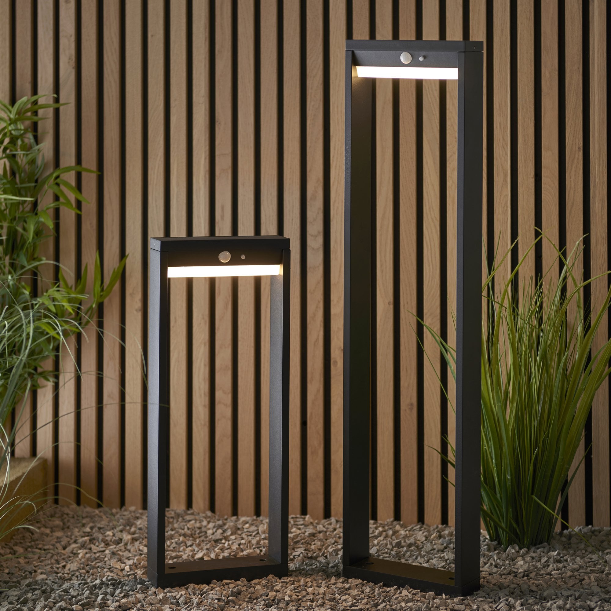 Endon Dannah Single Light Post Light - Photocell And PIR - Solar -  Textured Black & White Pc