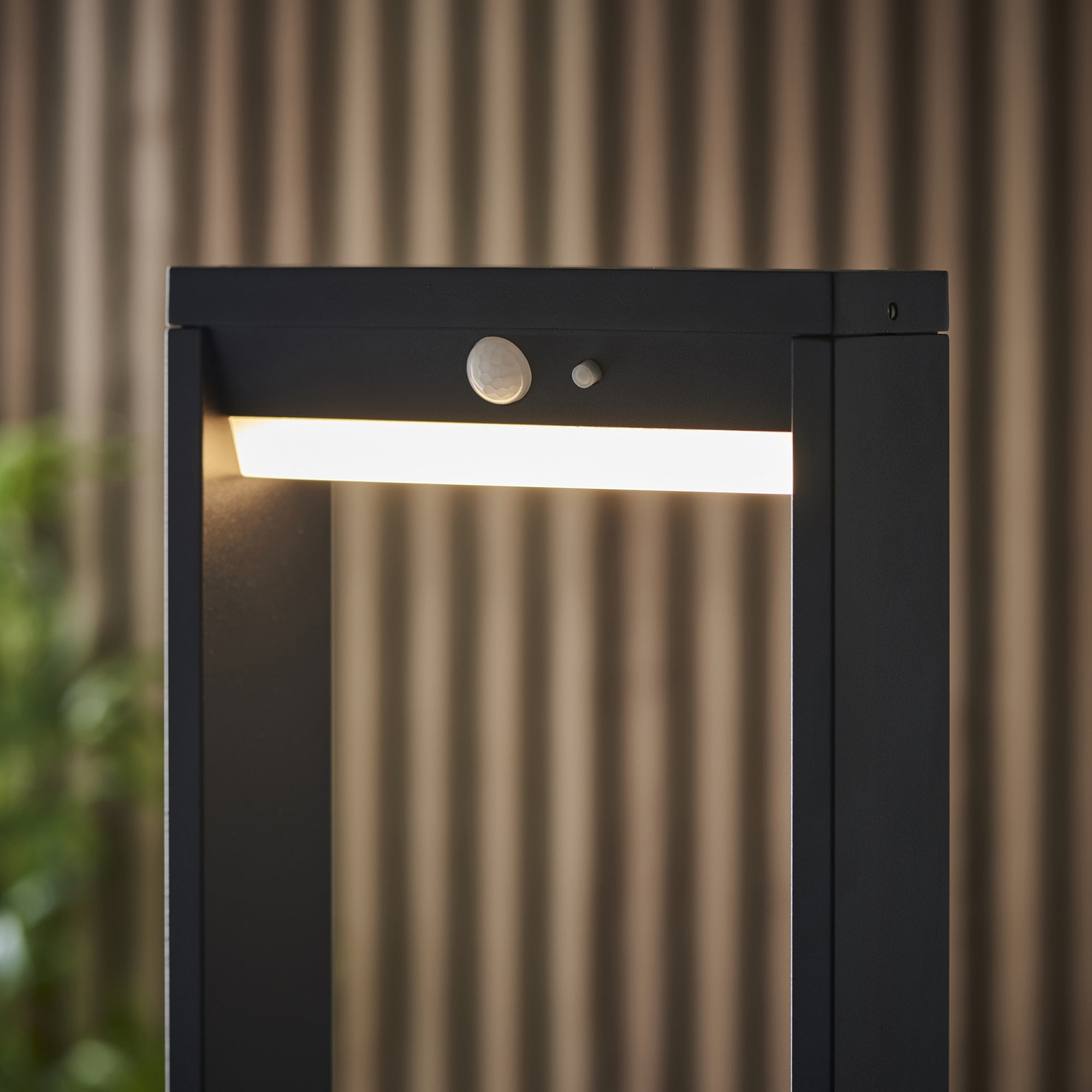 Endon Dannah Single Light Post Light - Photocell And PIR - Solar -  Textured Black & White Pc