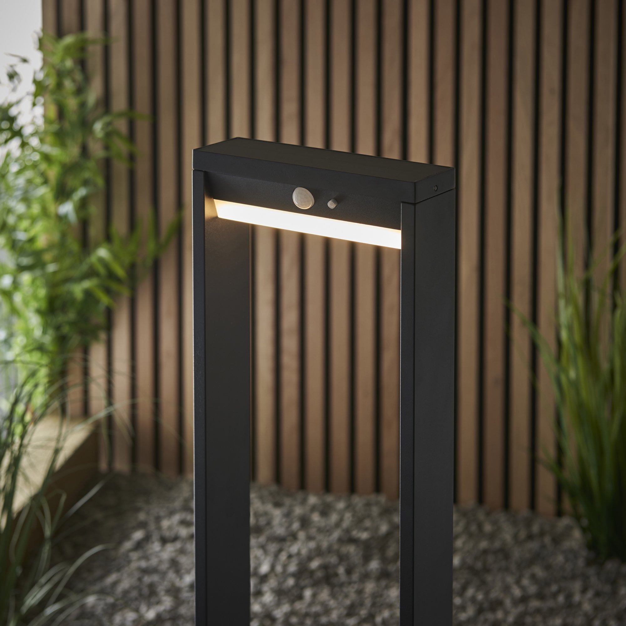 Endon Dannah Single Light Post Light - Photocell And PIR - Solar -  Textured Black & White Pc