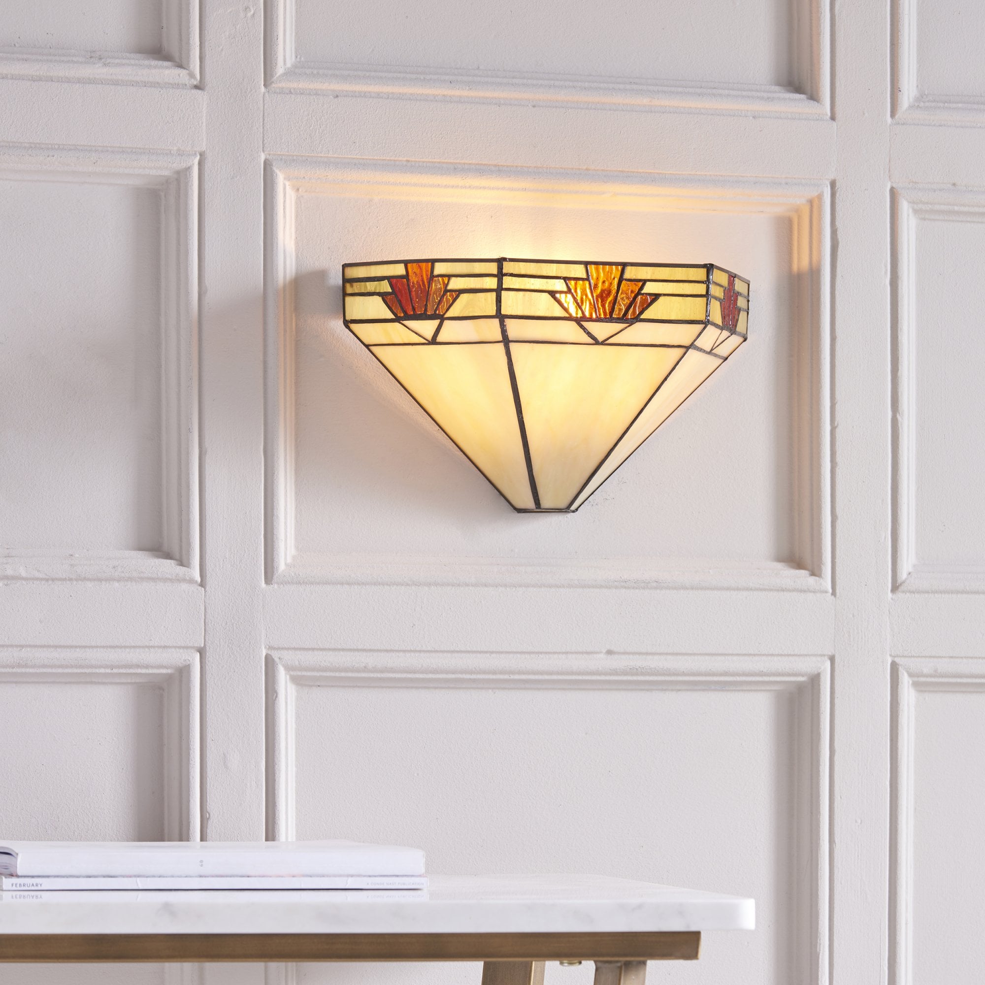 Interiors 1900 Nevada Wall Fitting - Tiffany Glass