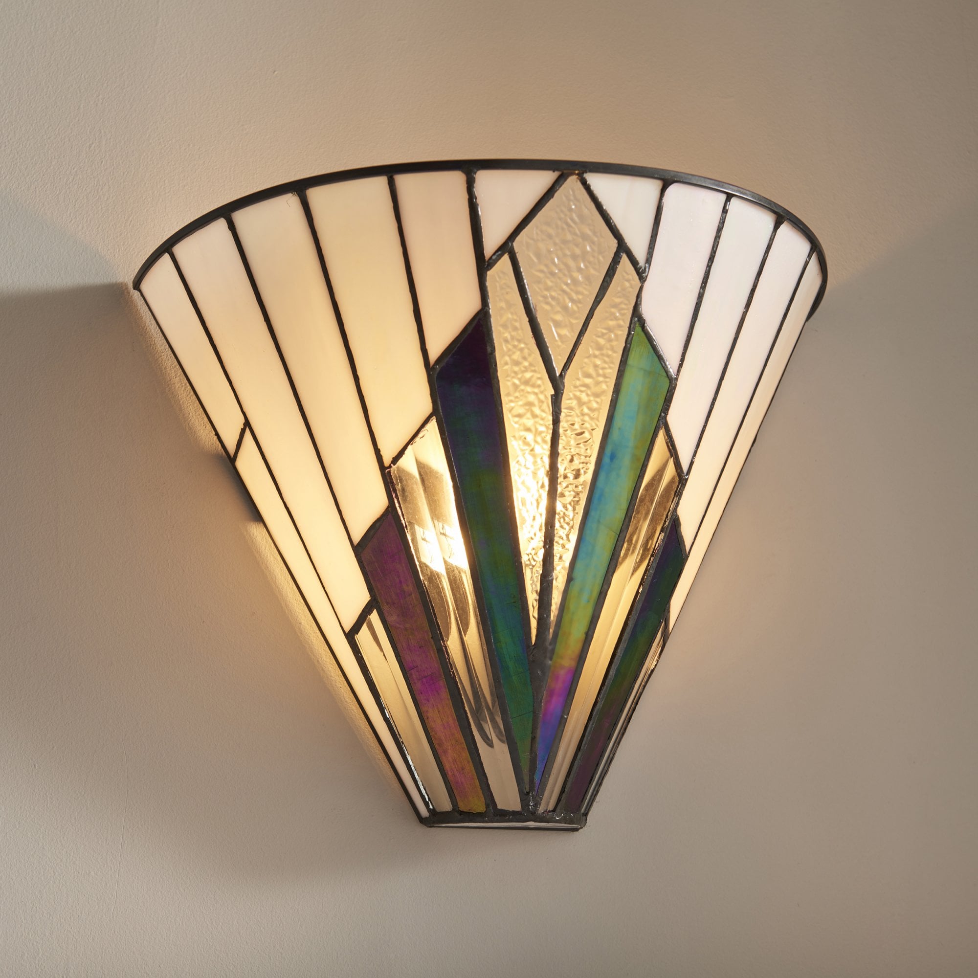 Interiors 1900 Astoria Single Wall Fitting - Tiffany Glass