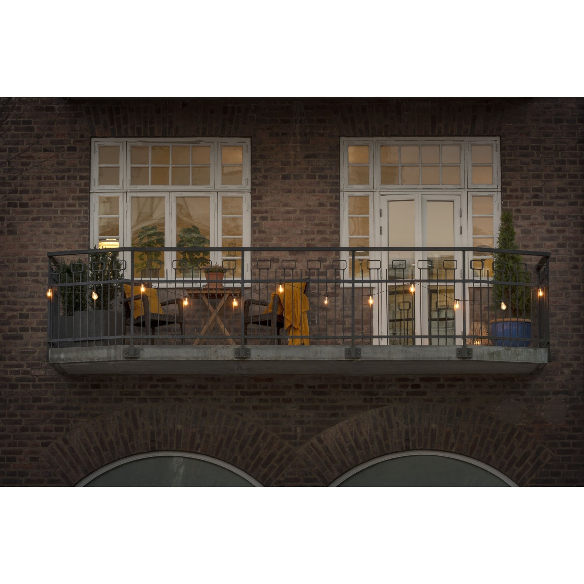 Konstsmide Festoon 4.5m Light Set - 10 LED Bulbs - 1800K - Short Drop - Round Cable