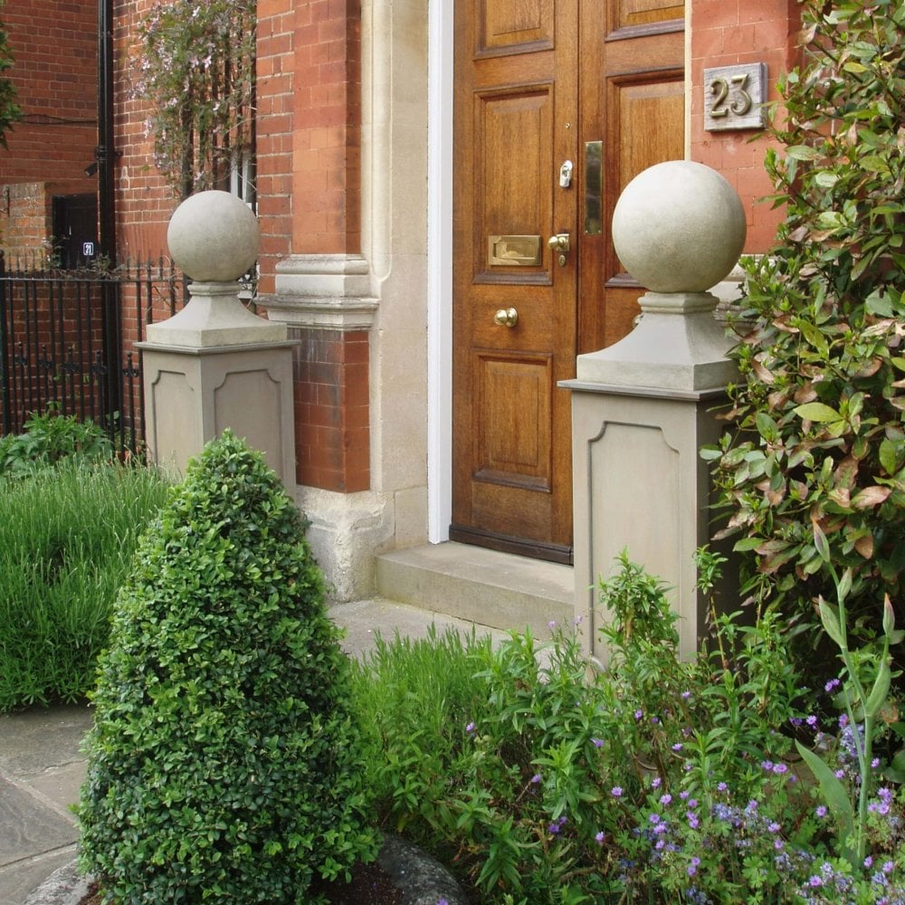 Stone Globe Finial Light - Sandstone - Mains