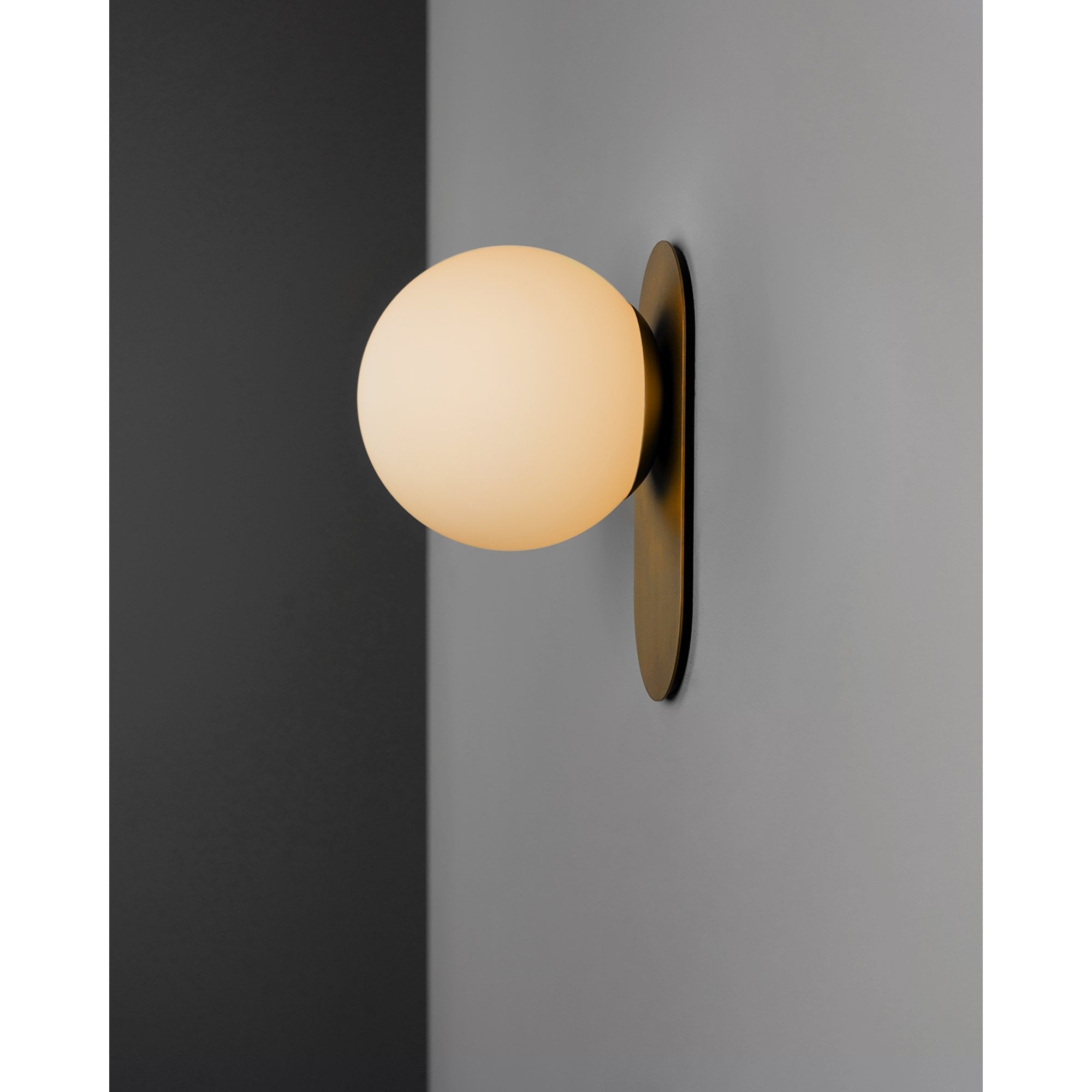 Schwung Adrion Small Wall Sconce Light