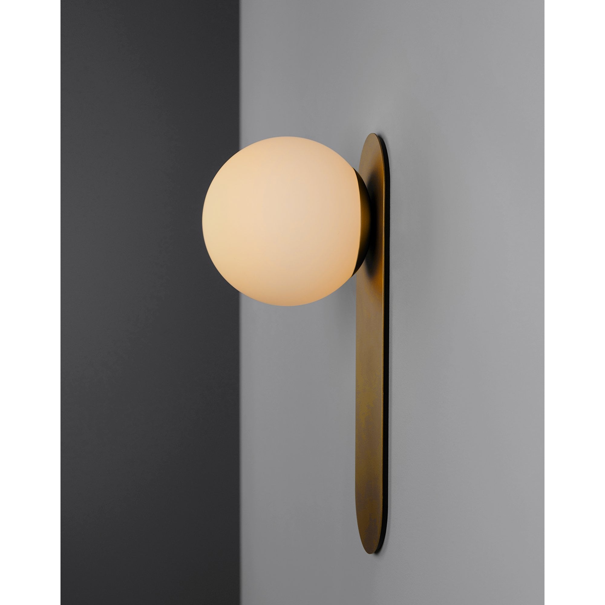 Schwung Adrion Large Wall Sconce Light