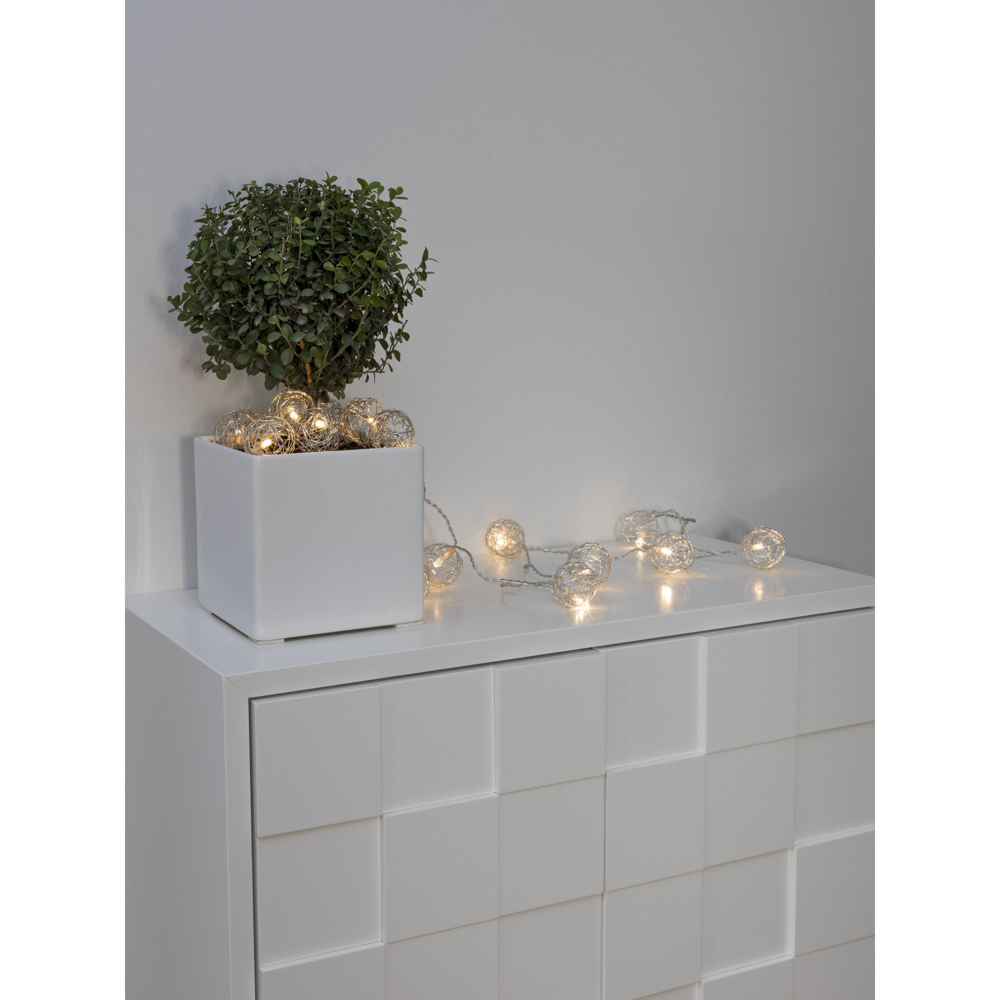Konstsmide Festoon 2.25m Decorative Light Set - 16 LED Aluminium Braided Balls - Silver - Battery Operated