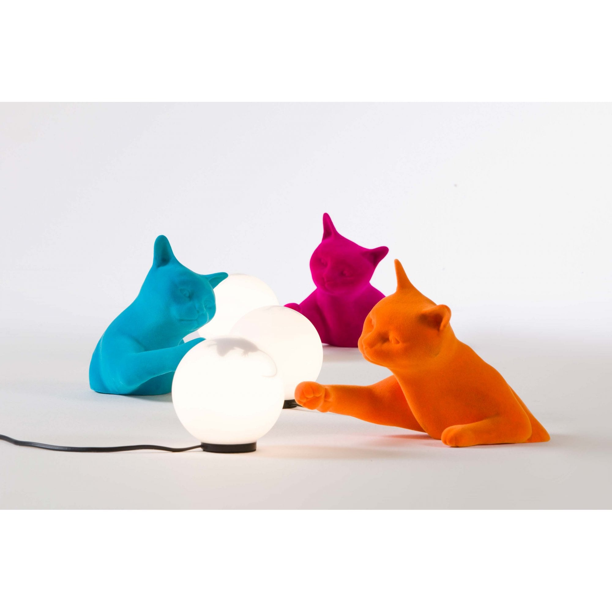 Karman Maoo Cat Table Lamp - Fucsia Velvet