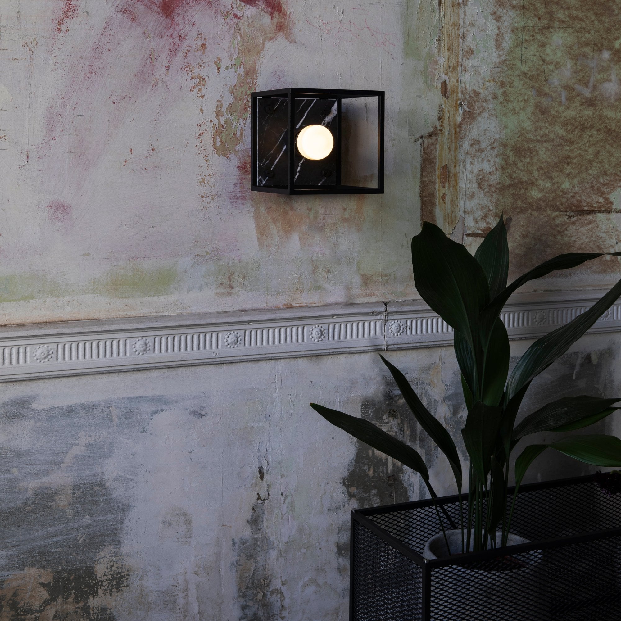 Buster + Punch Punch Bulb Puck E27 2700k - Dimmable