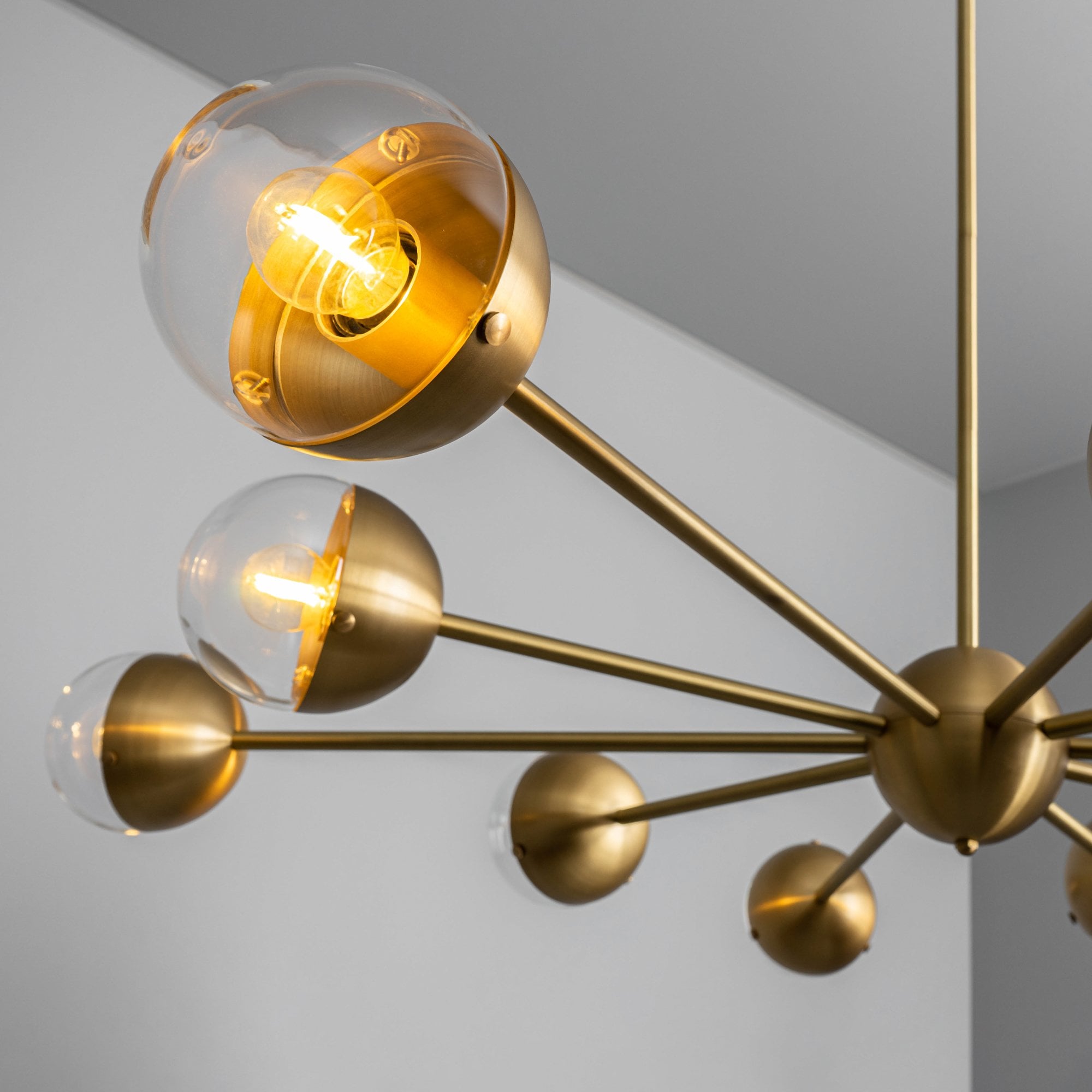 Schwung Molecule Spark Round 10 Light Chandelier - Transparent Glass