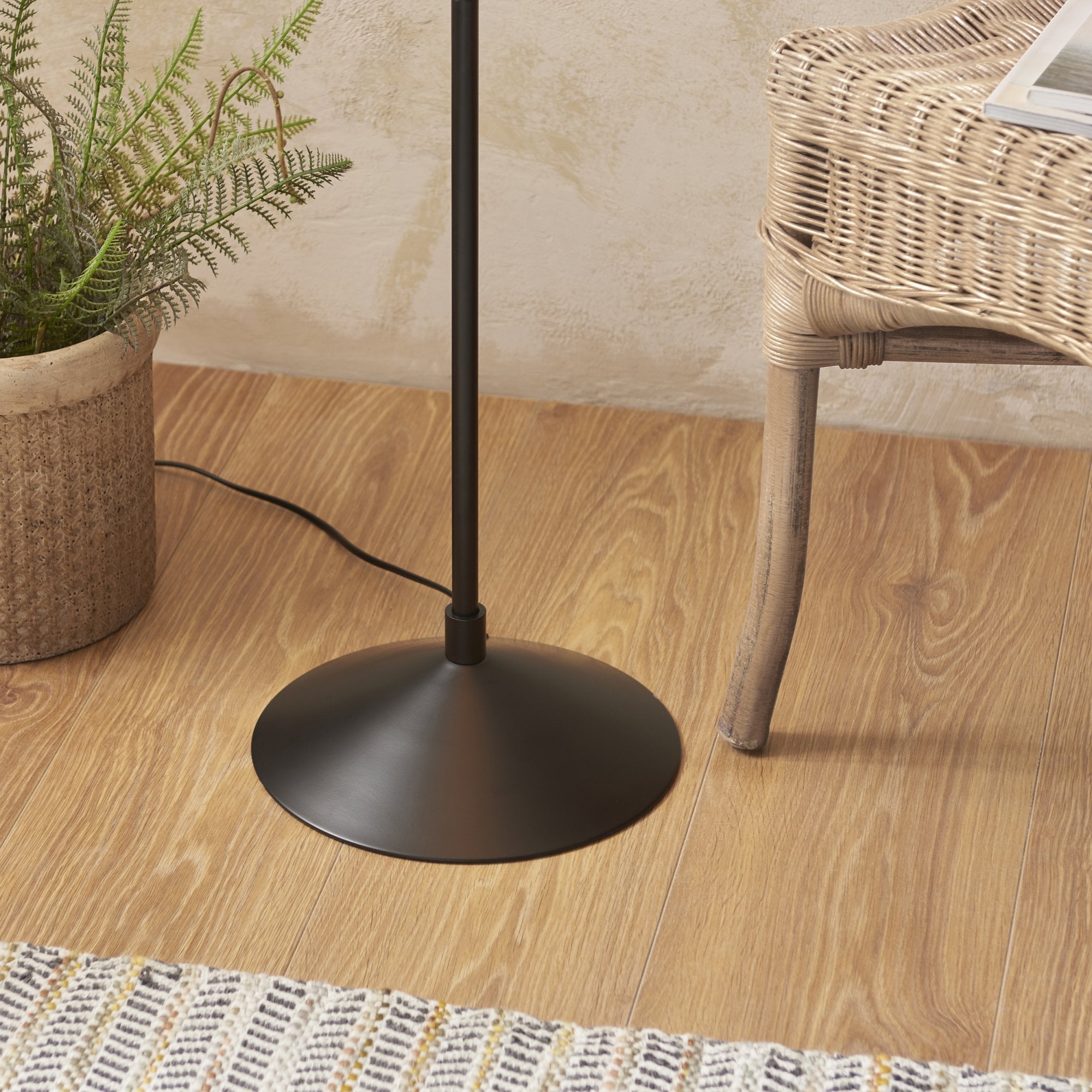 Endon Wriggle Single Light Floor - Matt Black & Natural Raffia