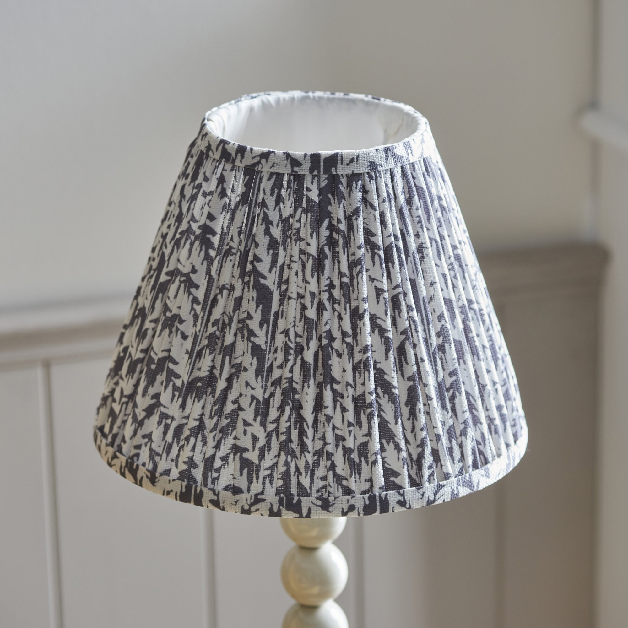 Endon Higgledy Gloss Almond White Table Lamp & Leaf 25cm Pearl Grey Shade