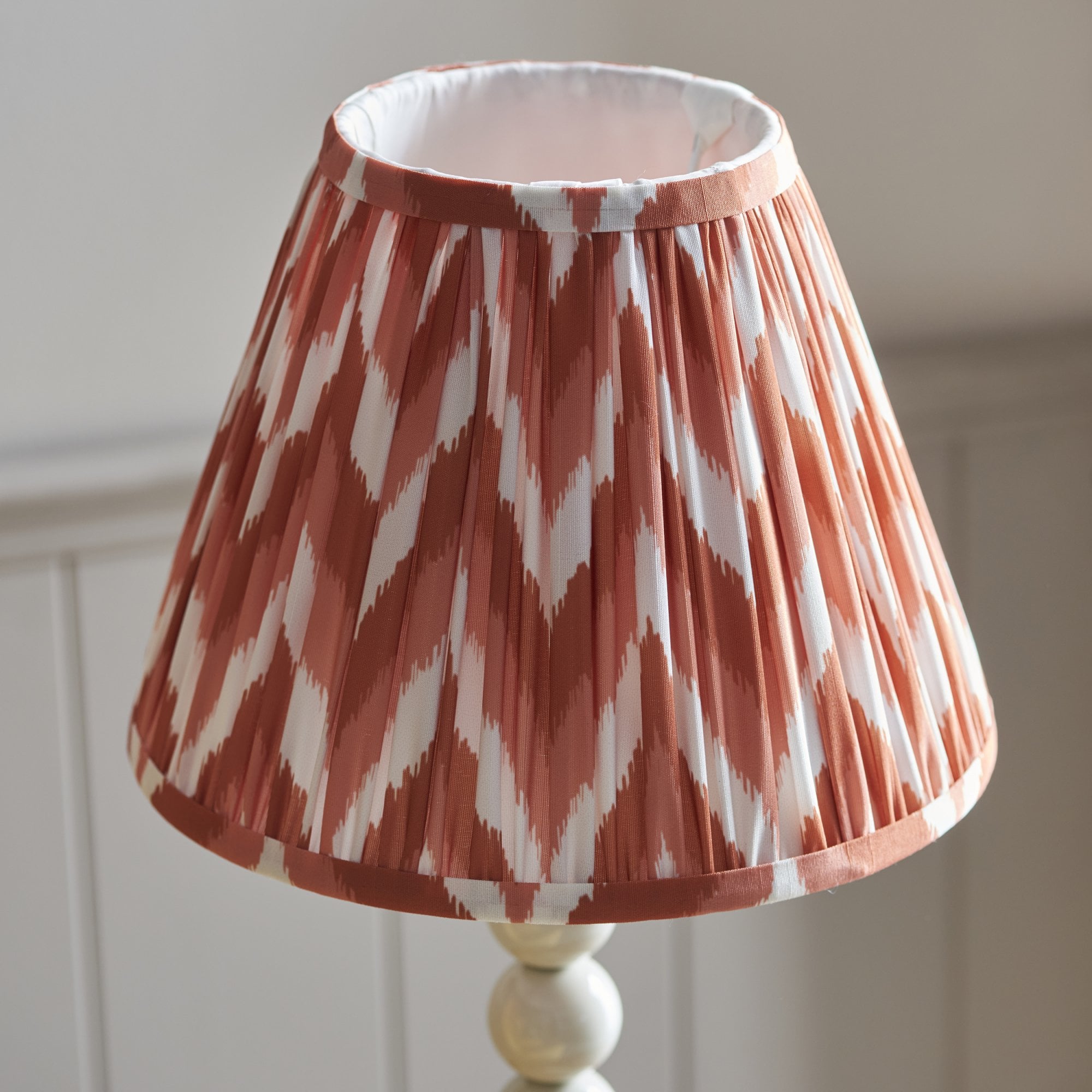 Endon Higgledy Gloss Almond White Table Lamp & Zigzag 25cm Apricot Orange Shade