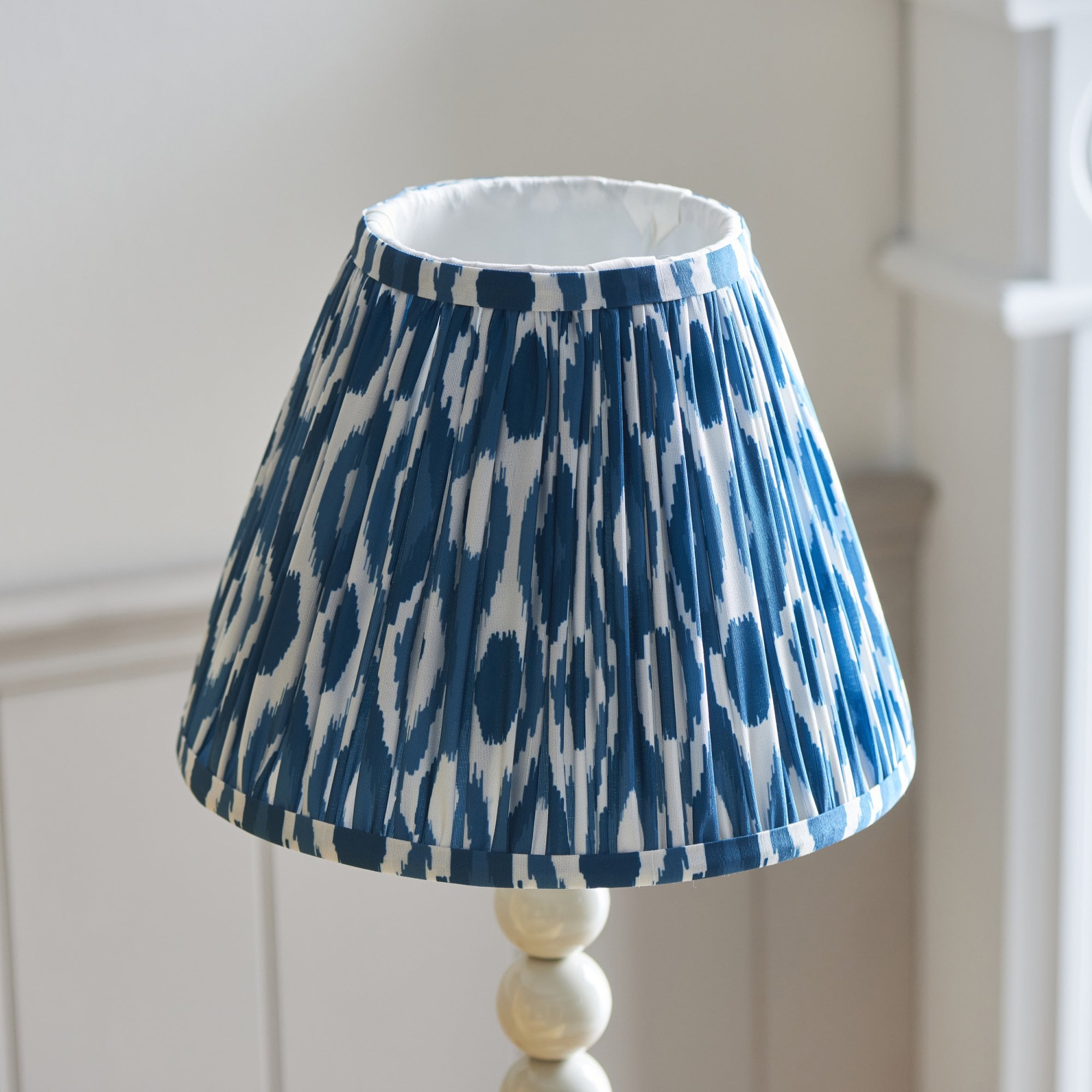 Endon Higgledy Gloss Almond White Table Lamp & Ikat 25cm Marlin Blue Shade