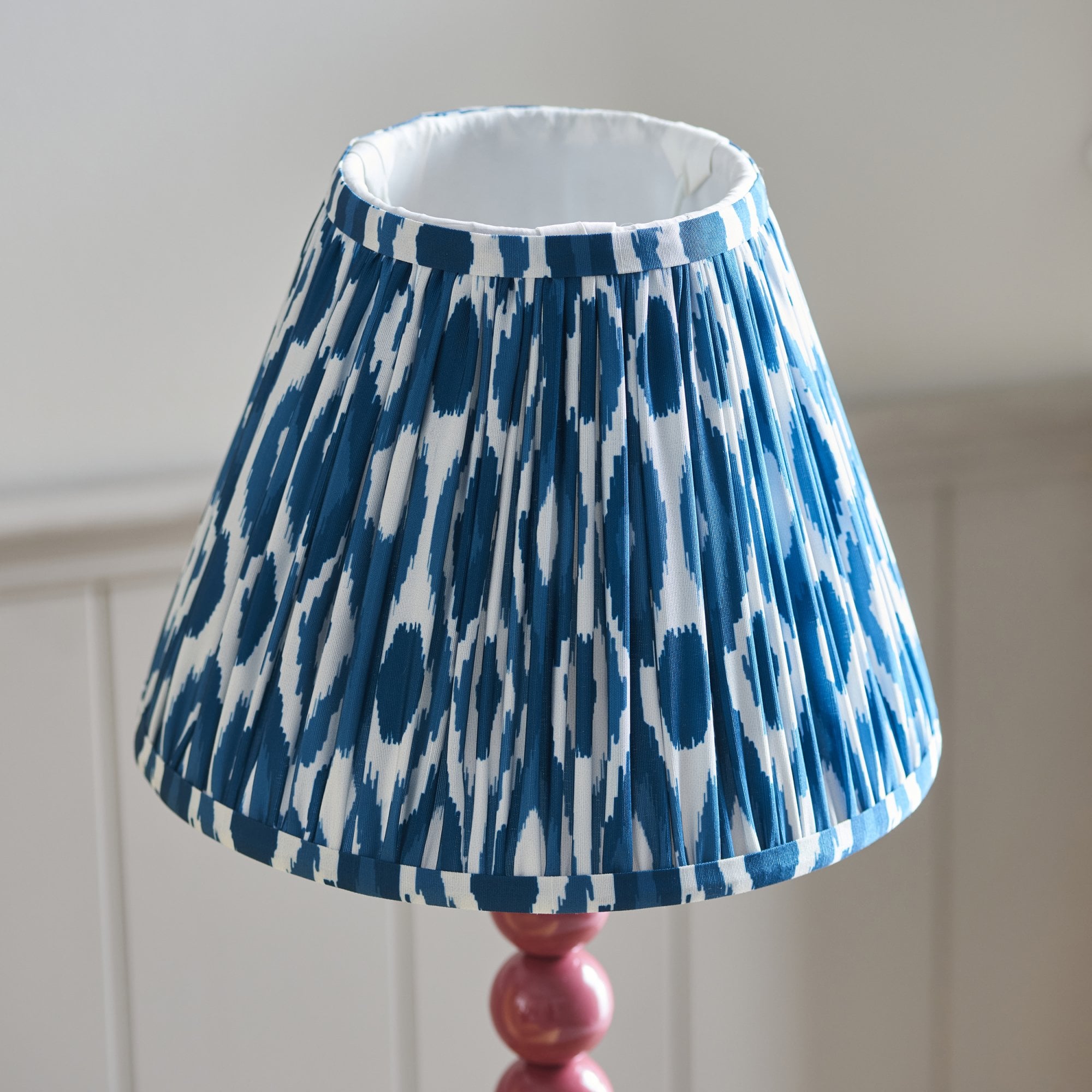 Endon Higgledy Gloss Pink Clay Table Lamp & Ikat 25cm Marlin Blue Shade