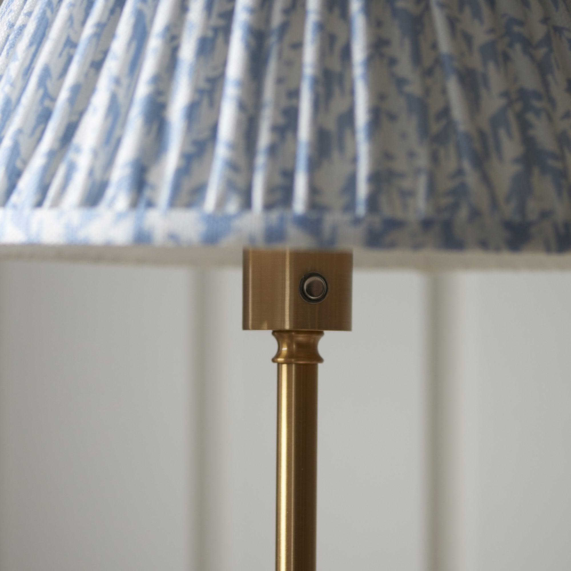 Endon Burley Rechargeable Table Lamp & Leaf 30cm Shell Bay Blue Shade