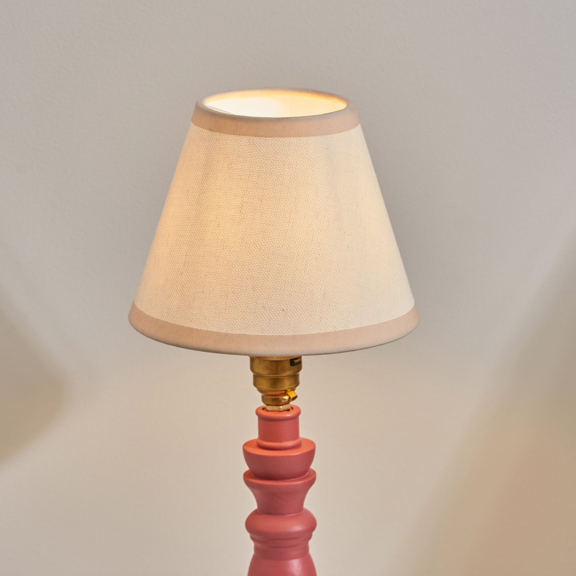 Endon Bibury Satin Pink Clay Table Lamp & Ivy 16cm Vintage White Shade