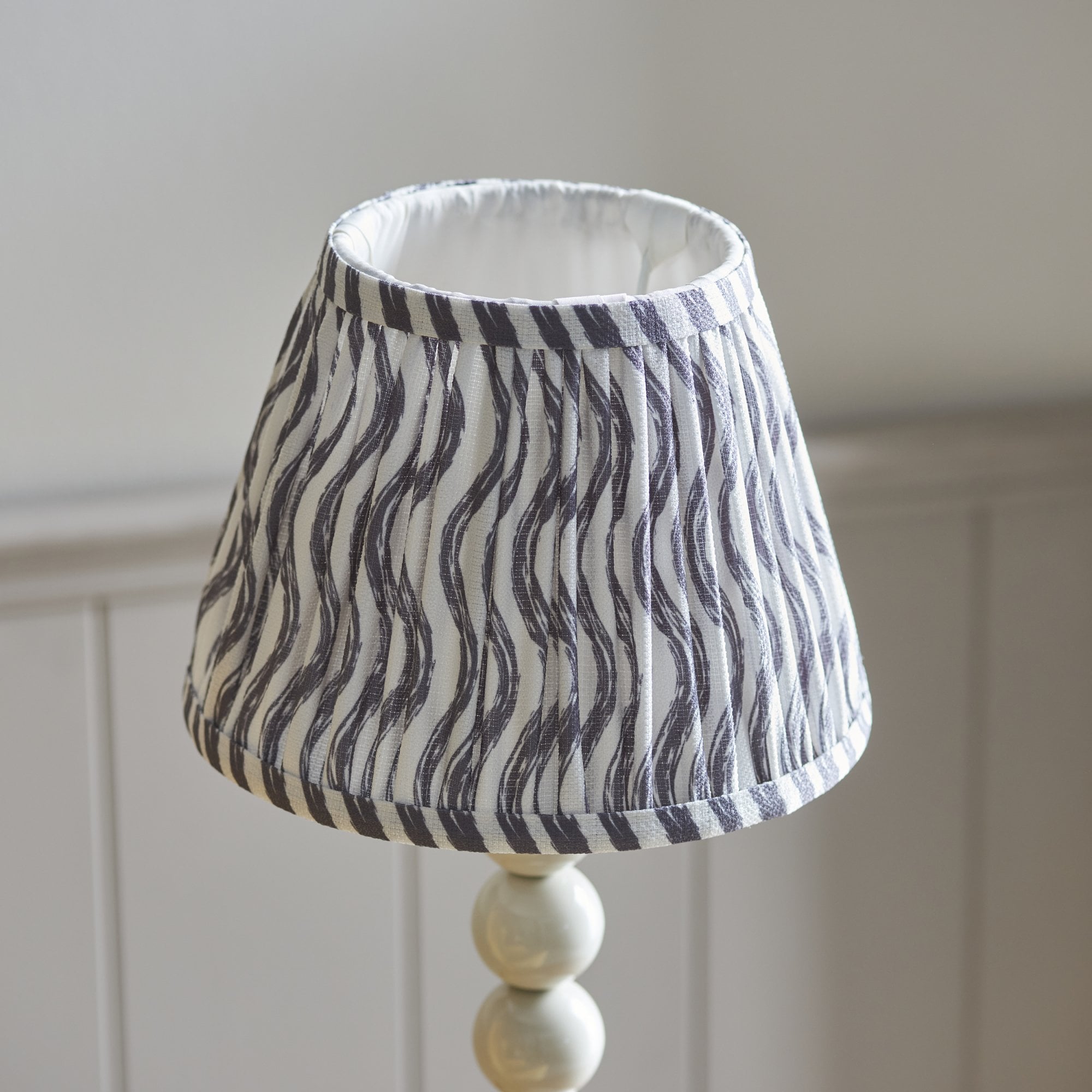 Endon Higgledy Gloss Almond White Table Lamp & Ripple 20cm Pearl Grey Shade