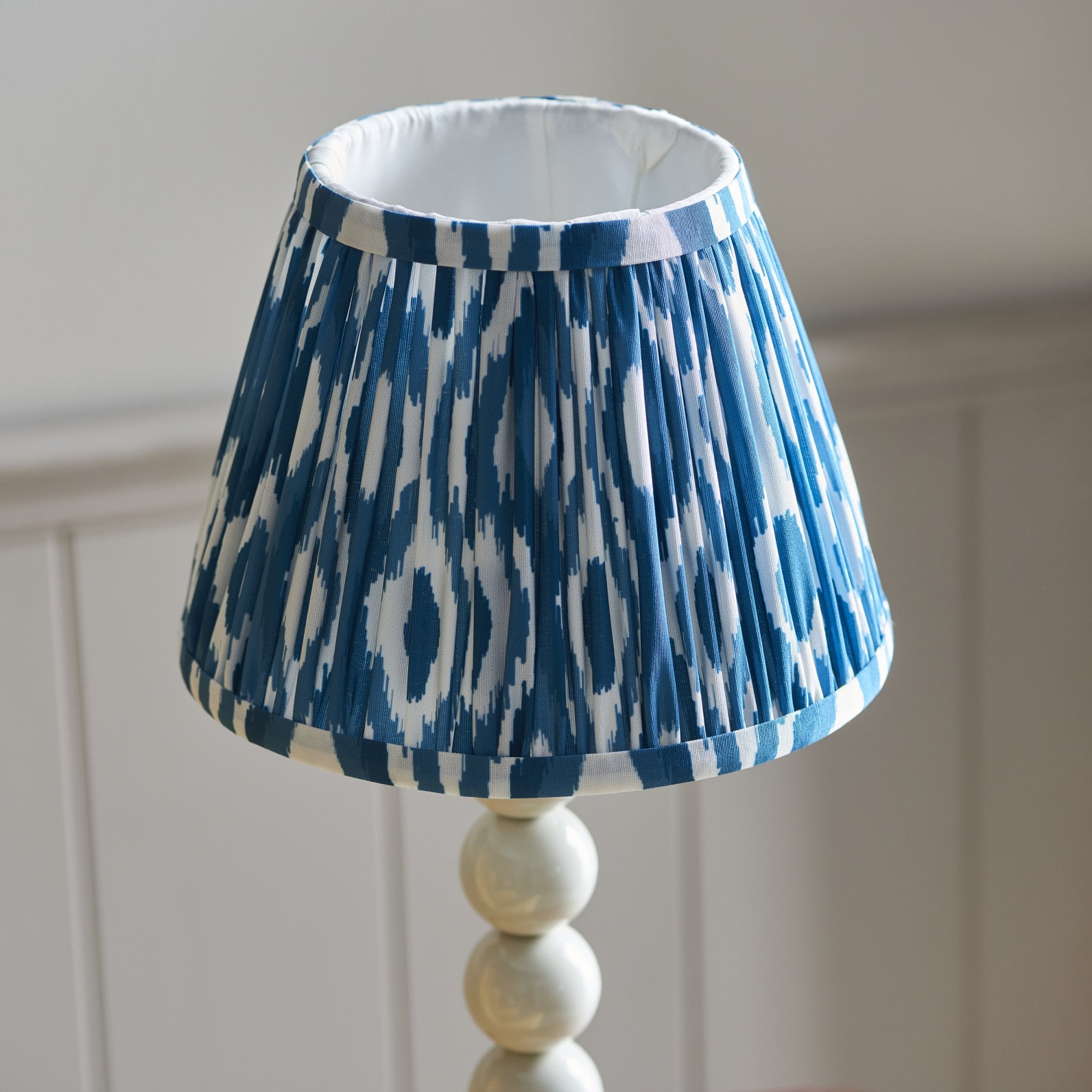 Endon Higgledy Gloss Almond White Table Lamp & Ikat 20cm Marlin Blue Shade