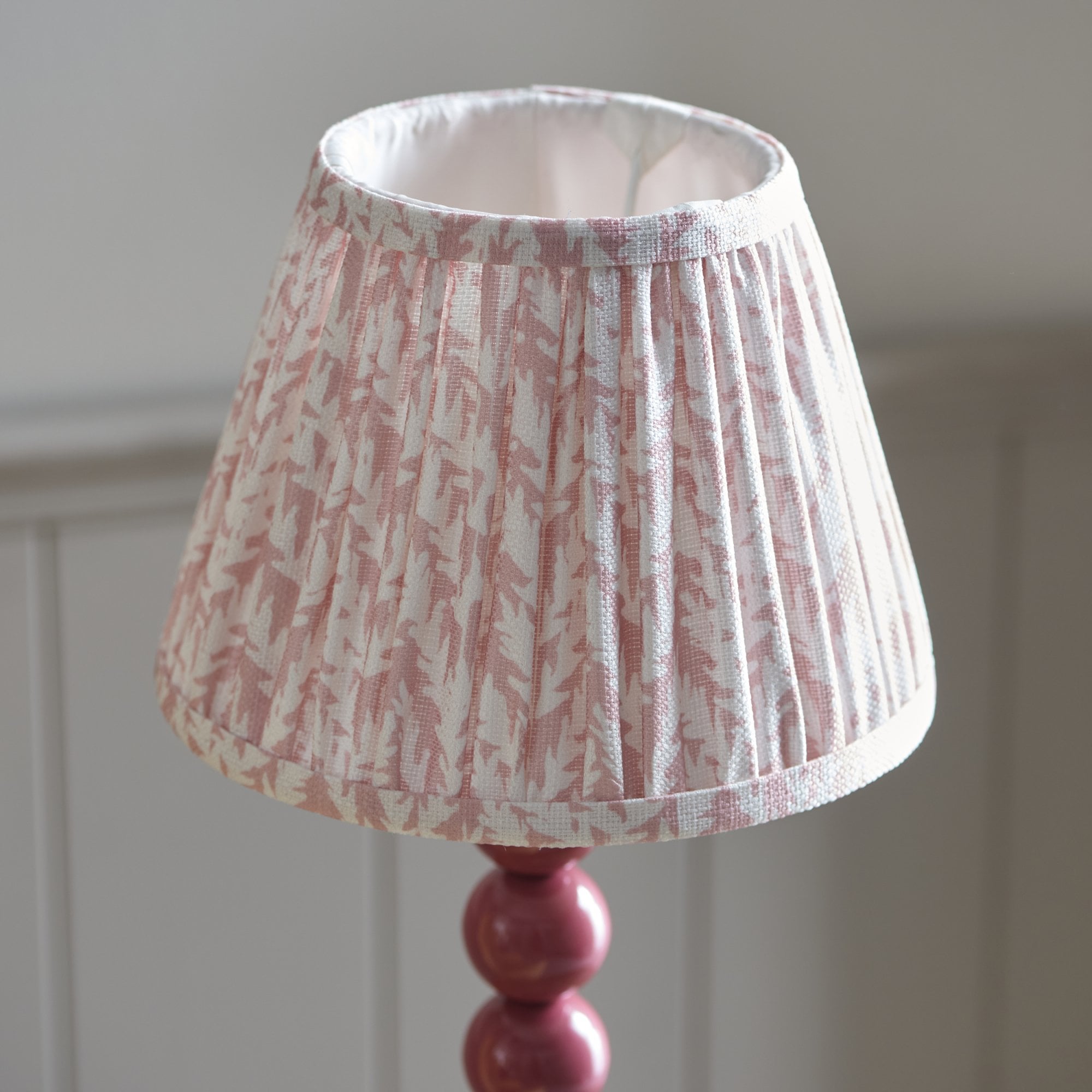 Endon Higgledy Gloss Pink Clay Table Lamp & Leaf 20cm Peachy Keen Shade