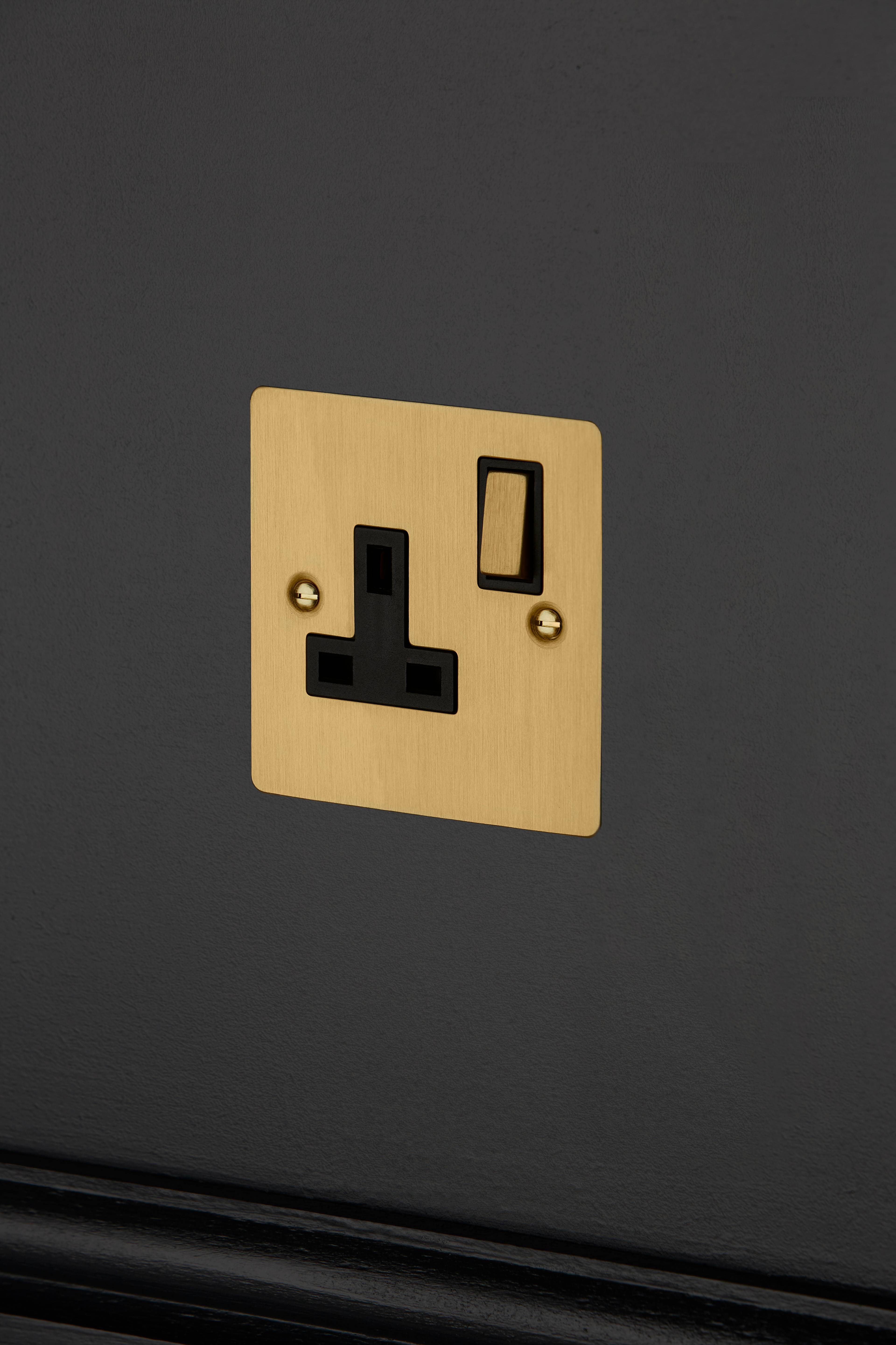 Buster + Punch 1G UK Plug Socket