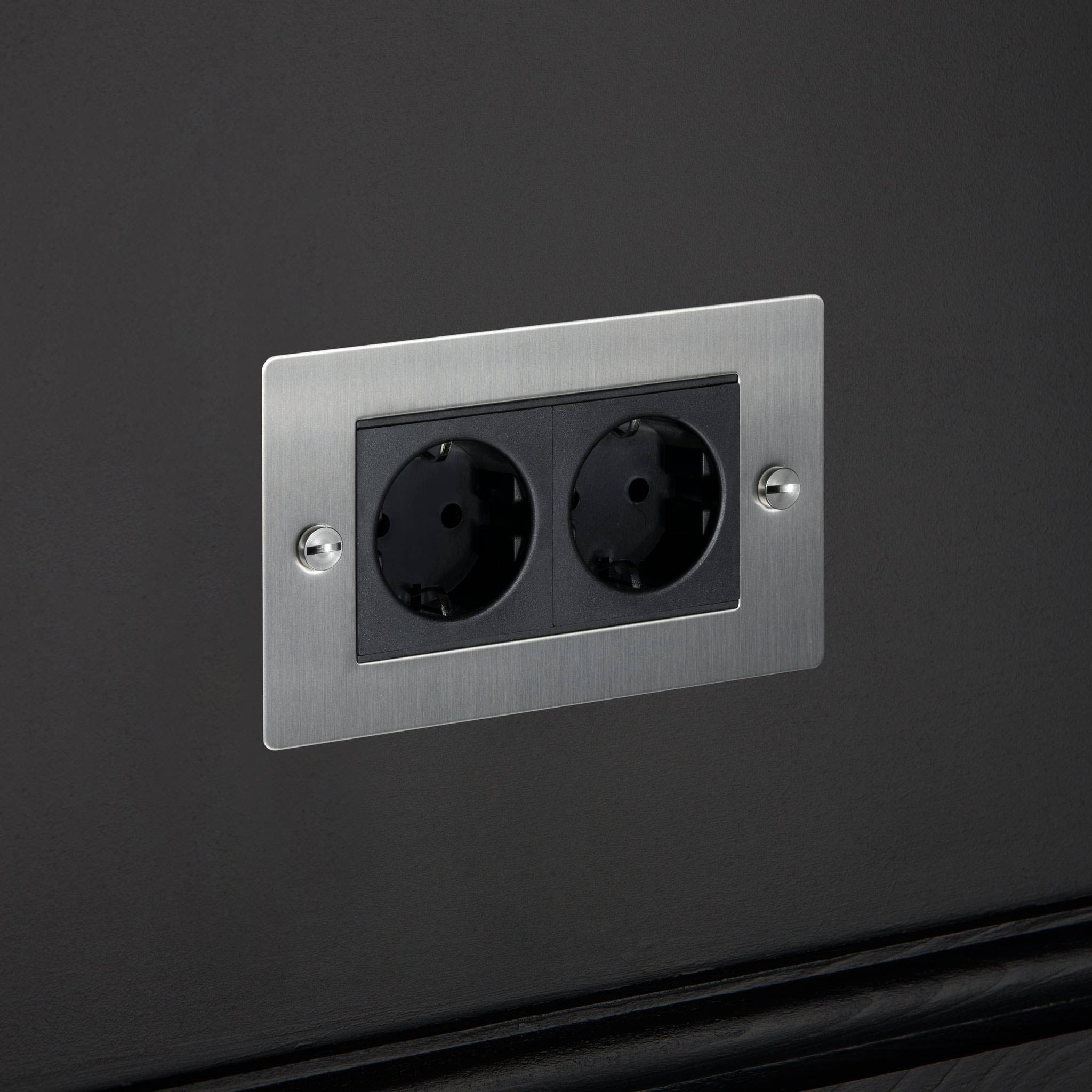 Buster + Punch 2G Euro Socket