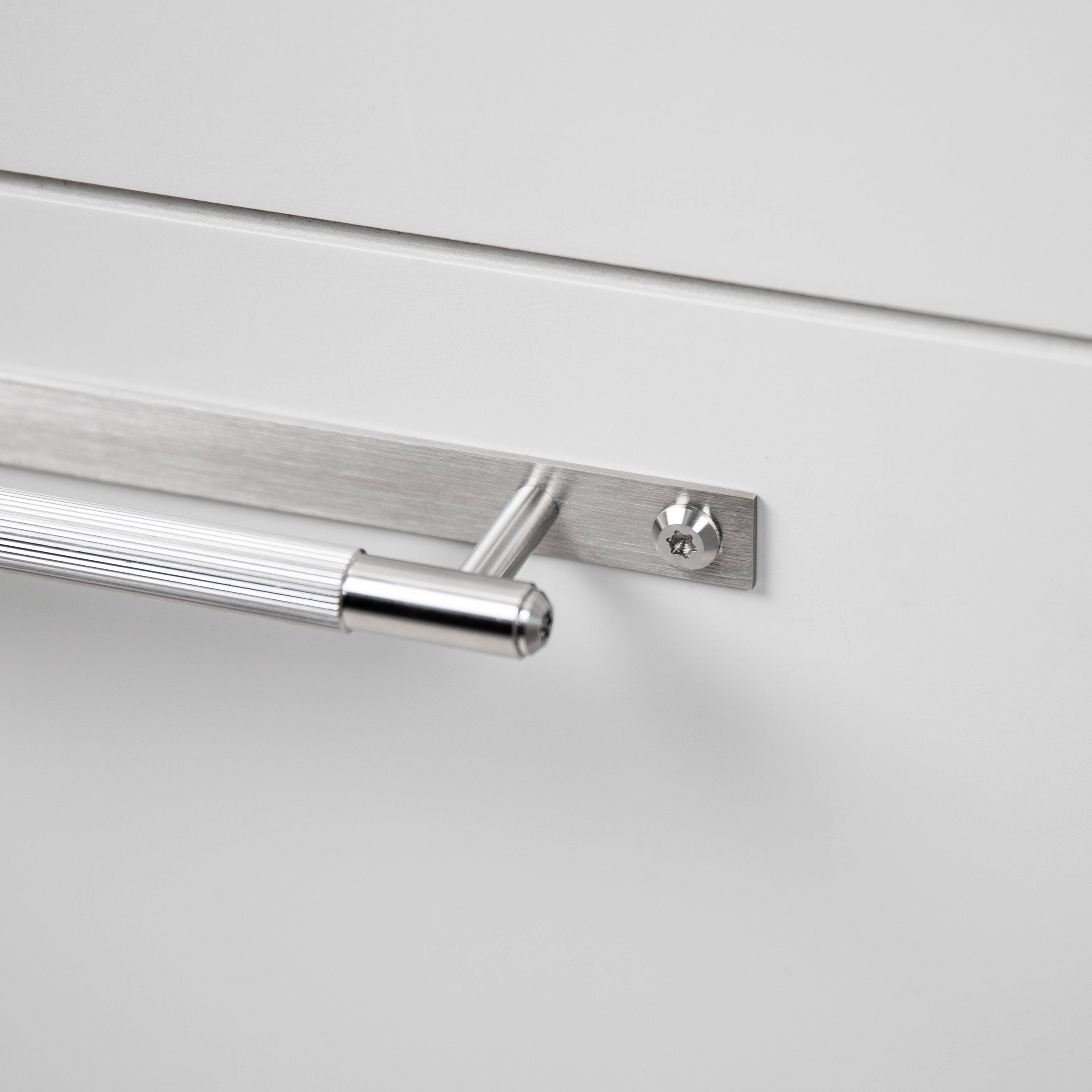 Buster + Punch Pull Bar - Plate - Linear Knurl - Medium