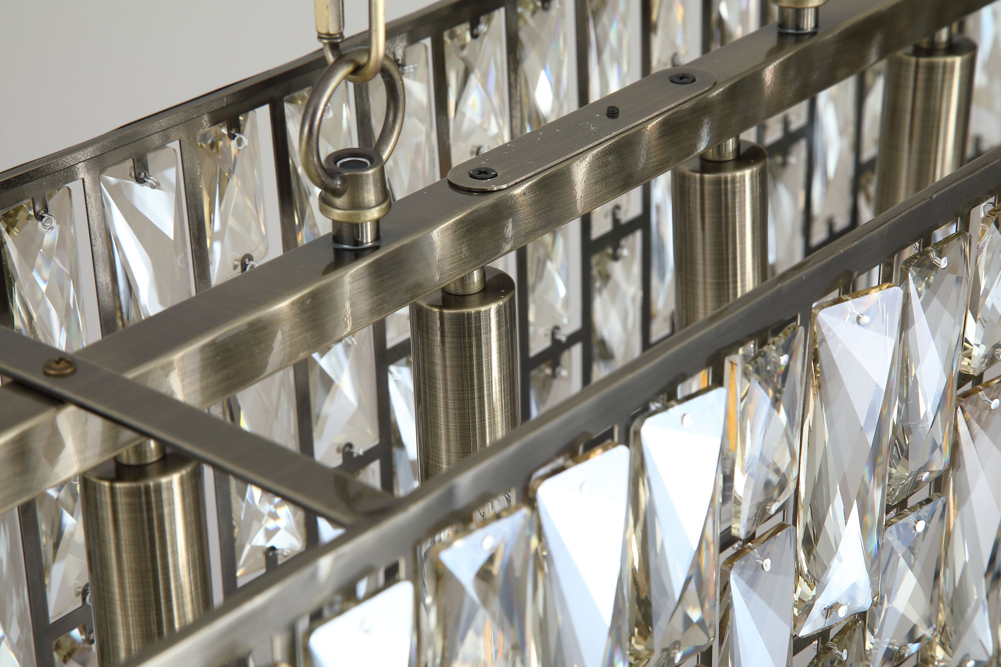 Searchlight Bijou 8 Light Oval Diner Pendant in antique brass and champagne glass, close up of the ceiling plate and chain fixing