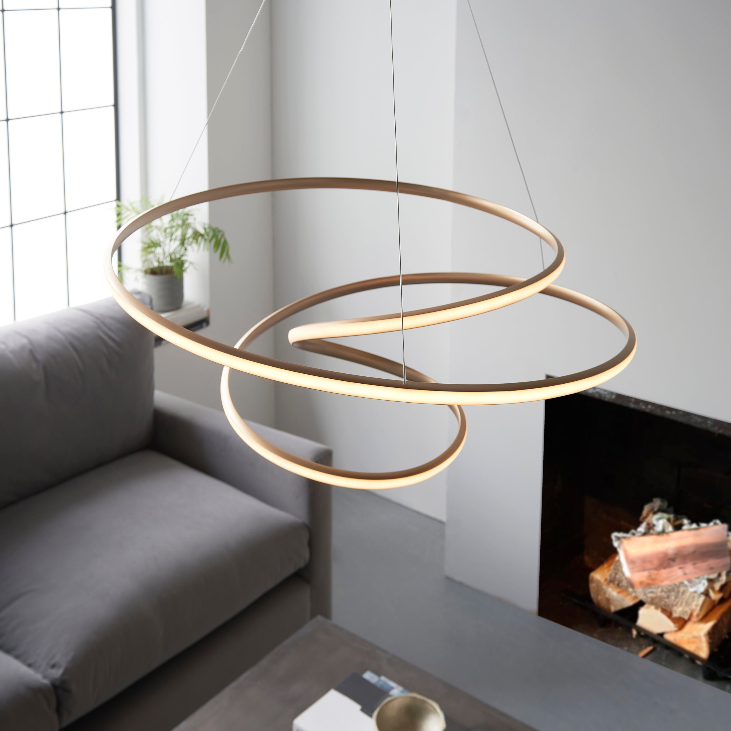 Utopia Ribbon Hoop Pendant - Gold - Large