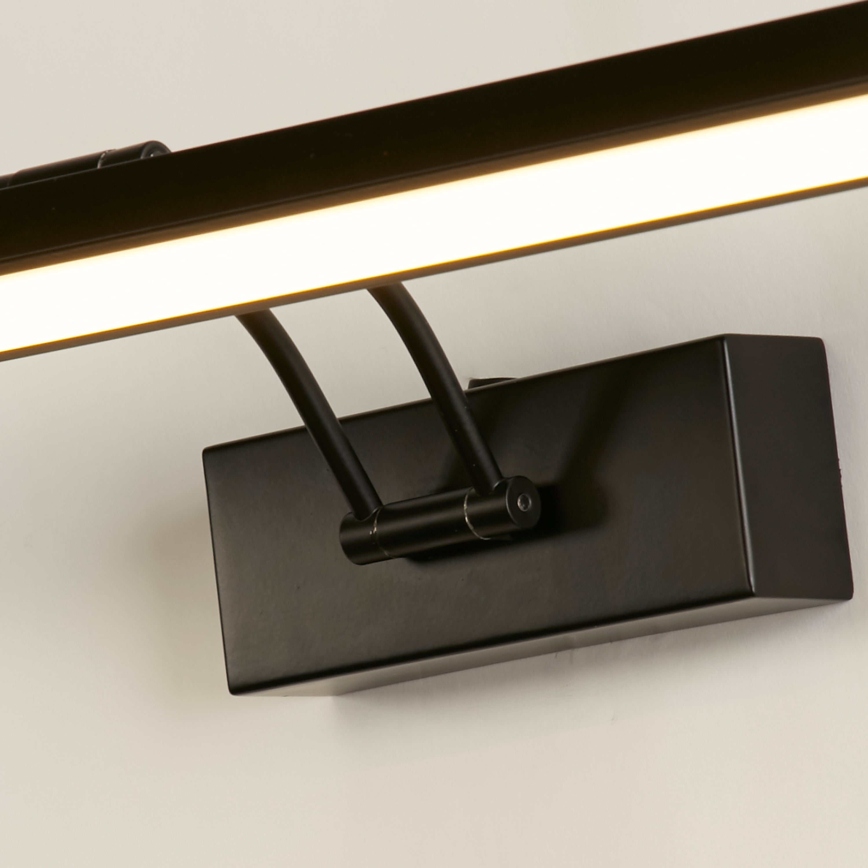 Searchlight Raleigh 605mm Picture Light - Black