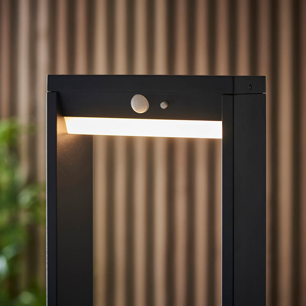 Endon Dannah Single Light Post Light - Photocell And PIR - Solar -  Textured Black & White Pc