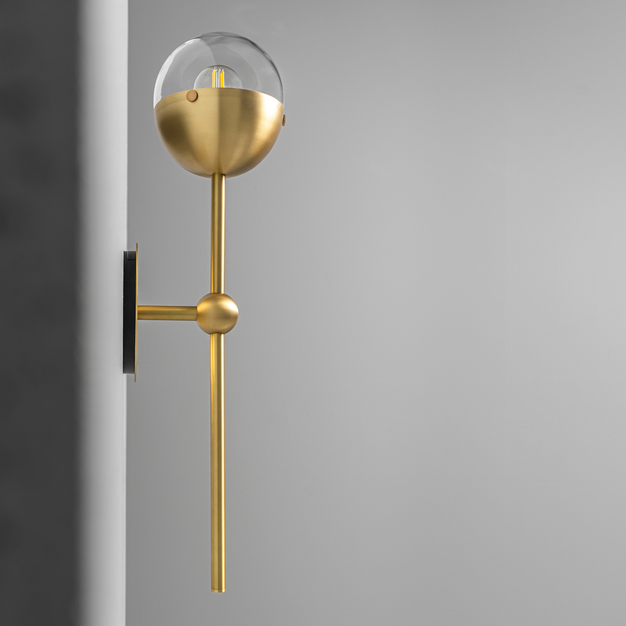 Schwung Molecule Single Wall Sconce Light - Transparent Glass