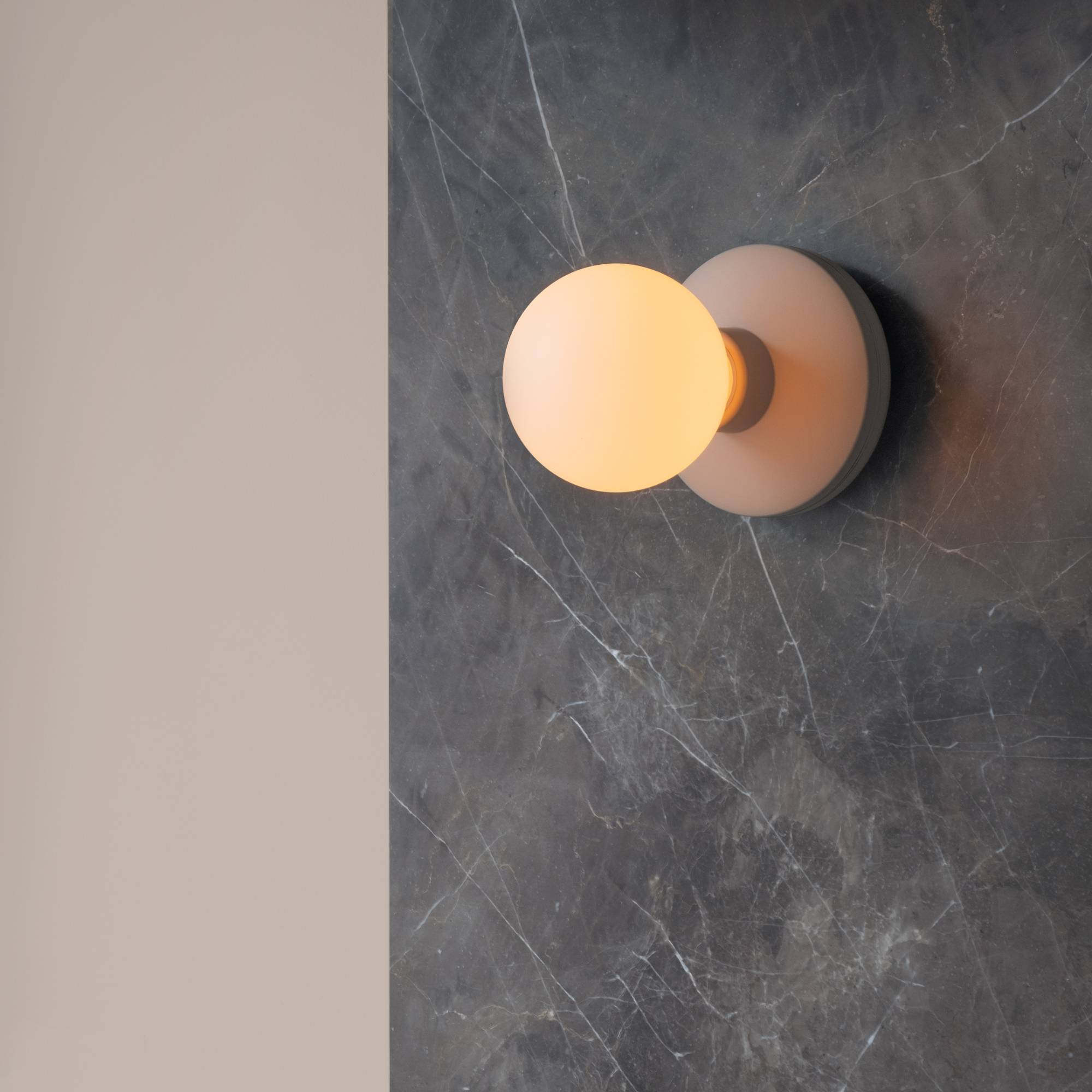 Humble Bee Wall Light - Beige & Frosted Bulb