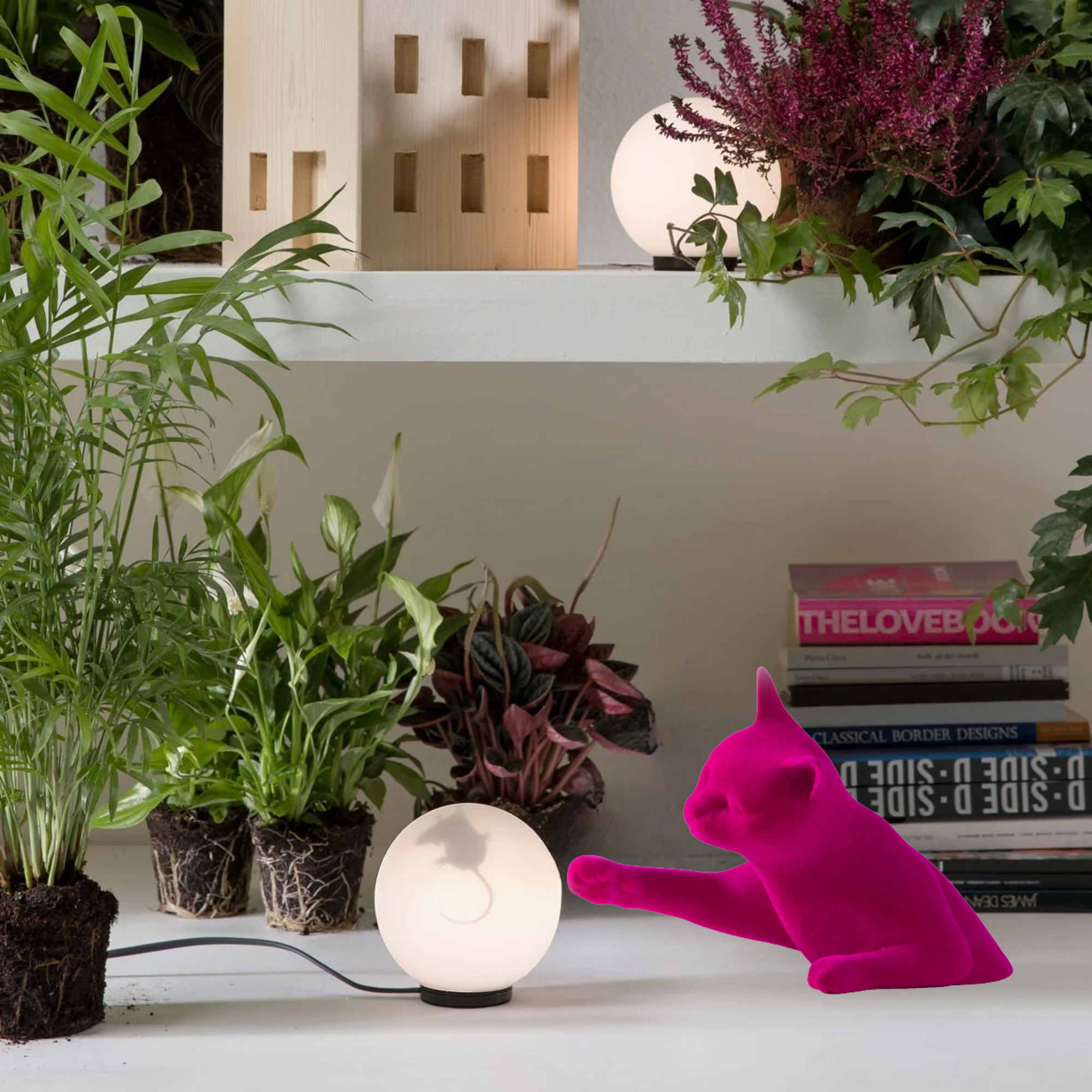 Karman Maoo Cat Table Lamp - Fucsia Velvet