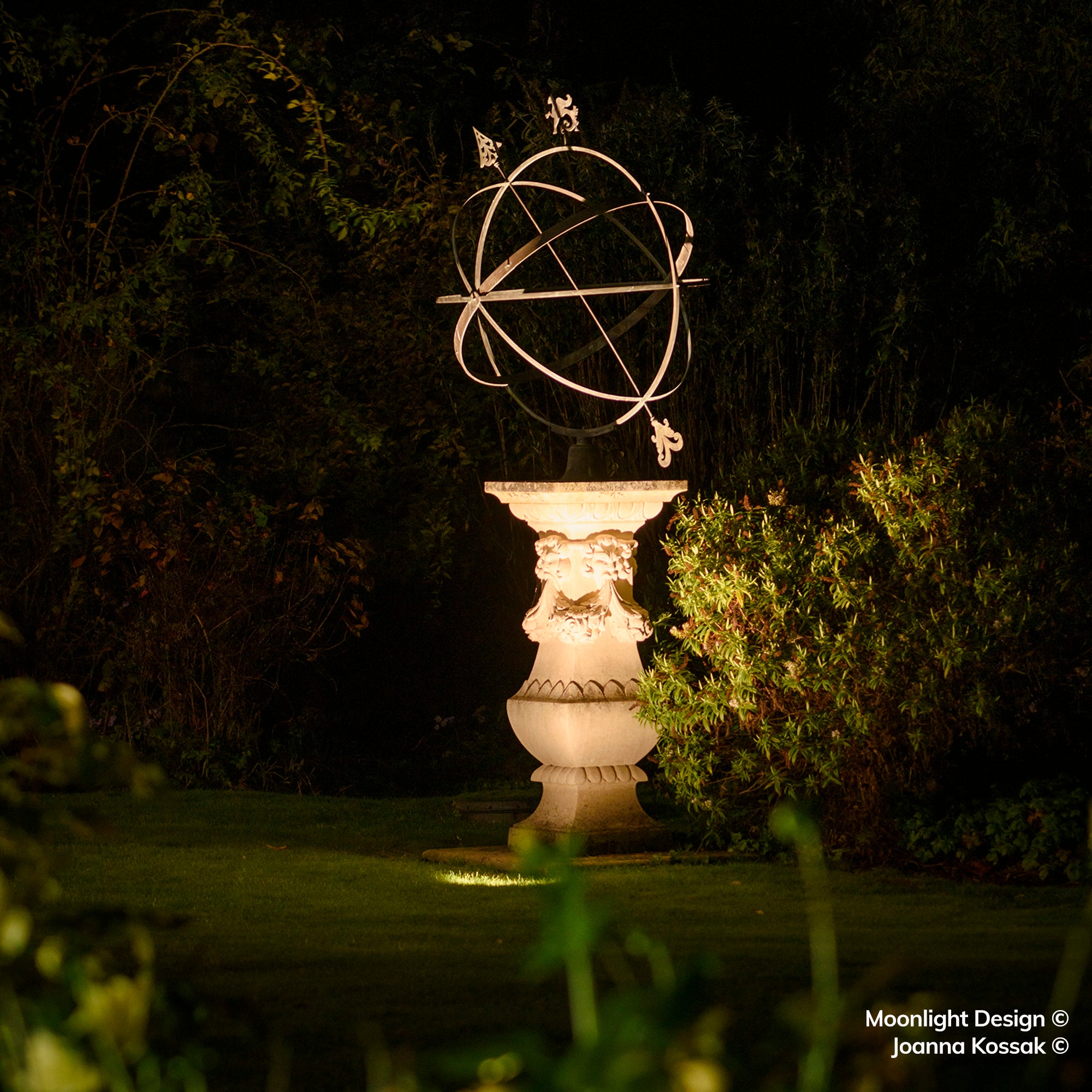 Hunza Lawn Light - Solid Bronze - Low Voltage