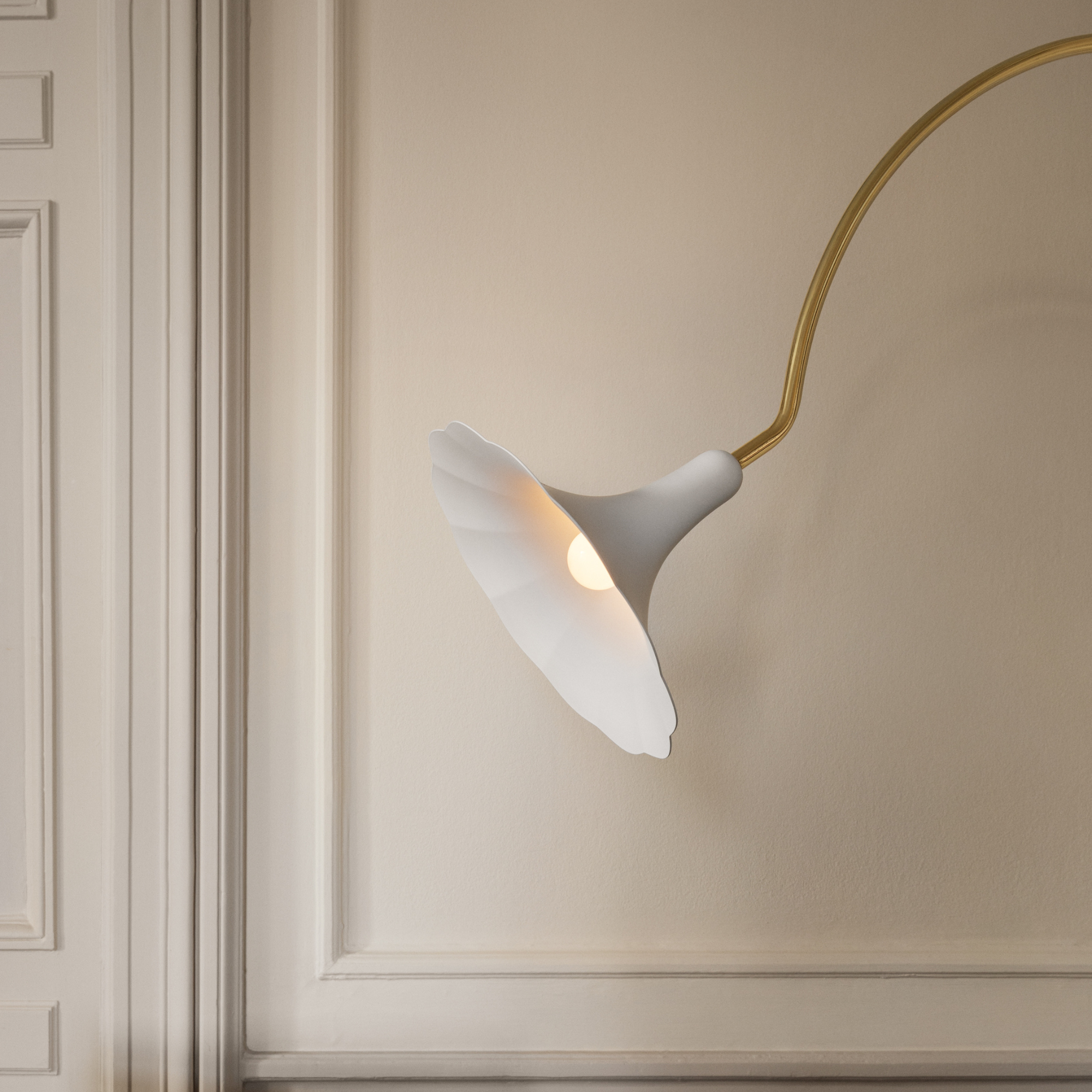 Nuura Petalii 1 Light Floor Lamp - White & Polished Brass