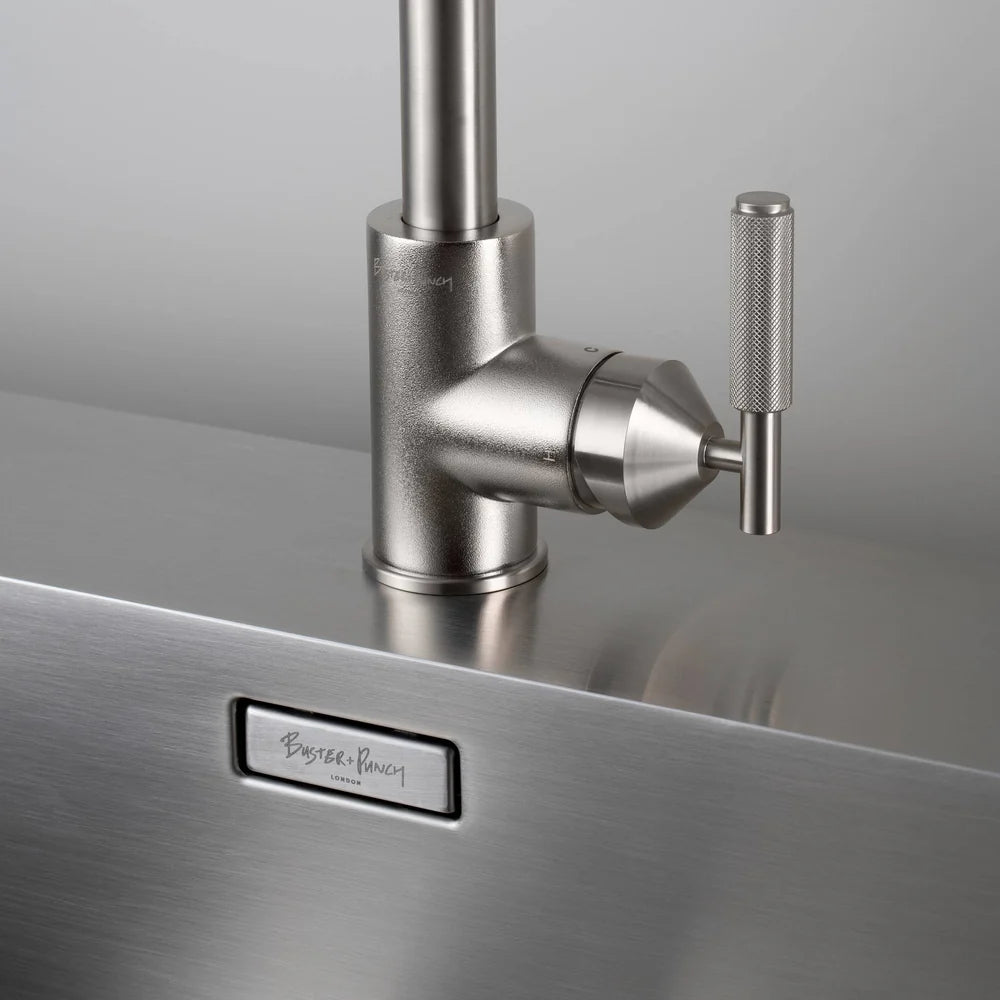 Buster + Punch UK Kitchen Tap Pull-Out Mixer - Cross Knurl