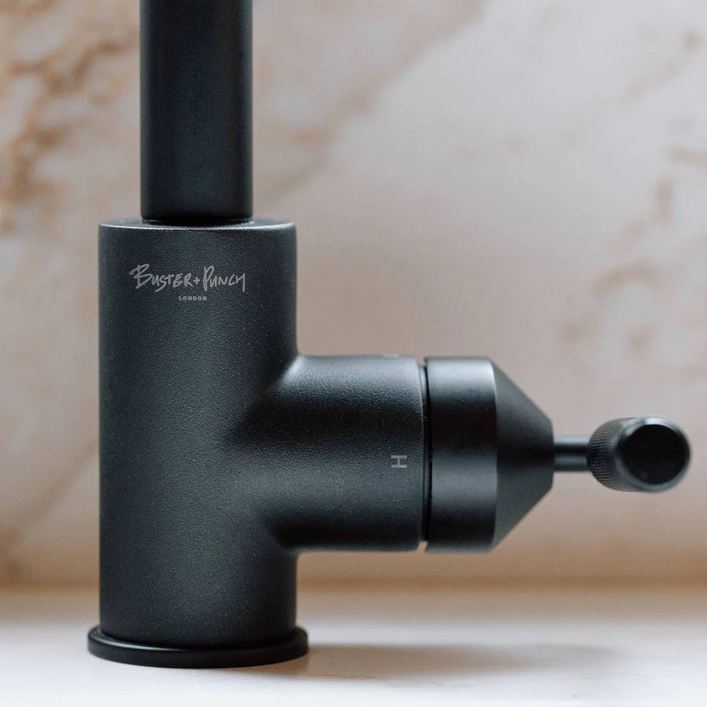 Buster + Punch UK Kitchen Tap Pull-Out Mixer - Cross Knurl