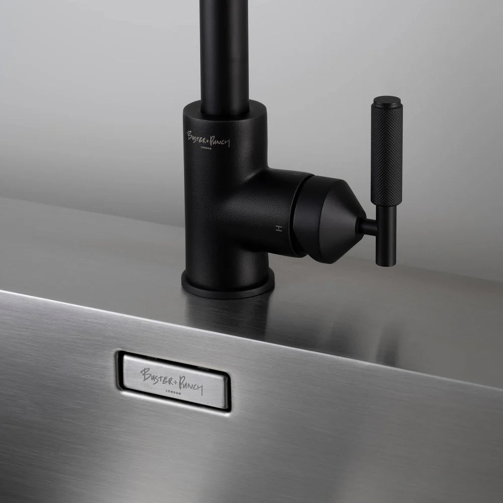 Buster + Punch UK Kitchen Tap Pull-Out Mixer - Cross Knurl