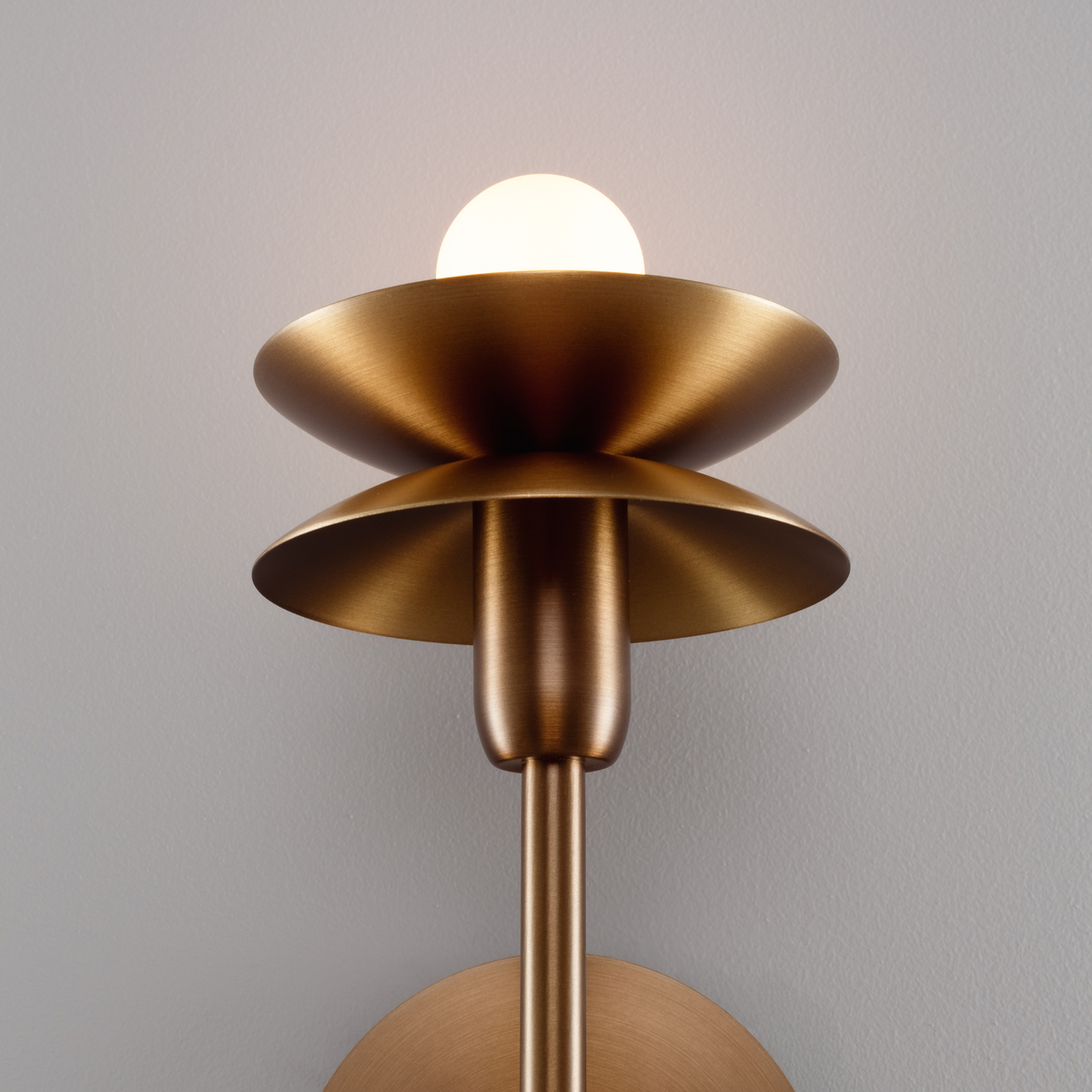 Schwung Babylon Single Wall Sconce Light